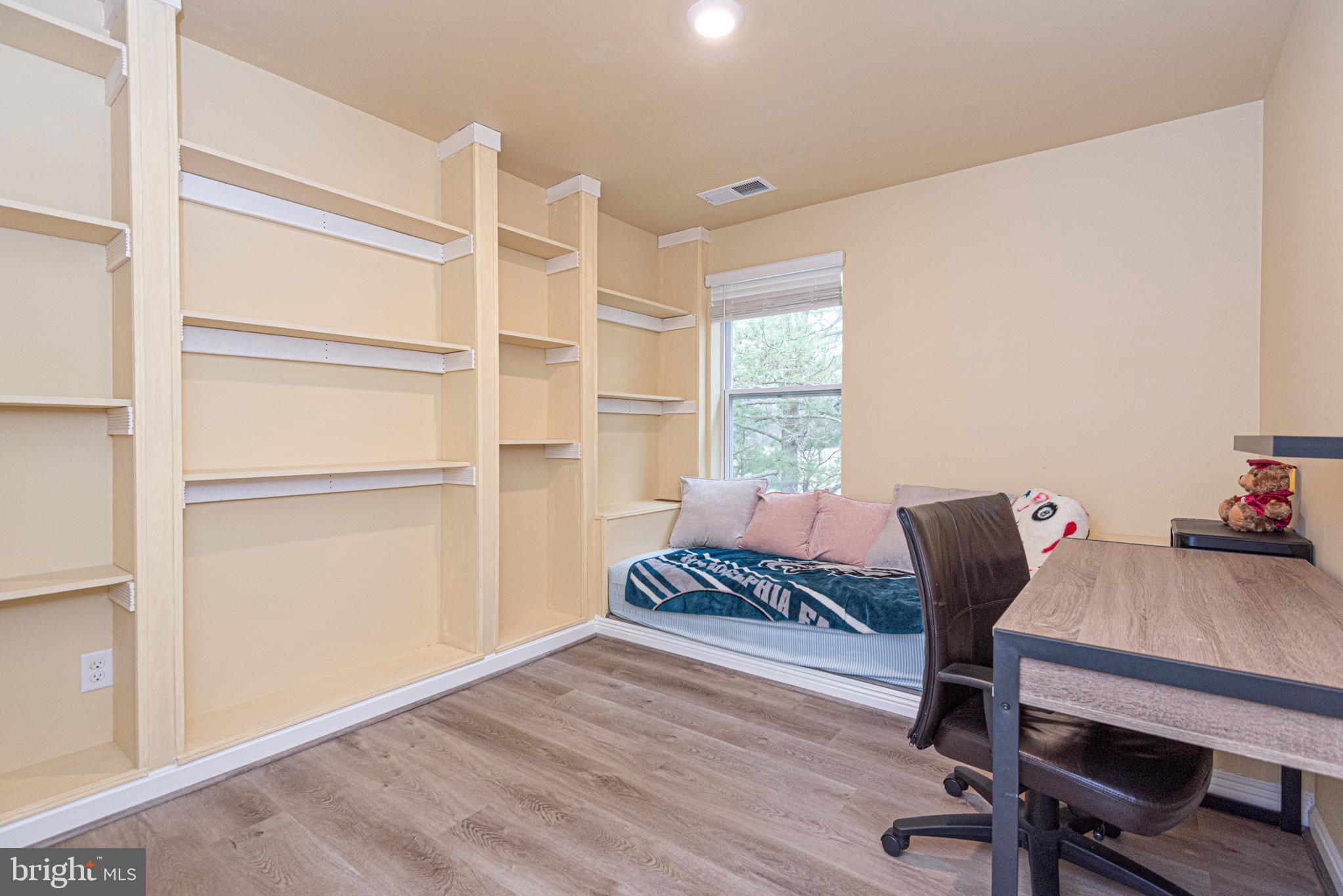 HUNTINGFIELDS - Residential