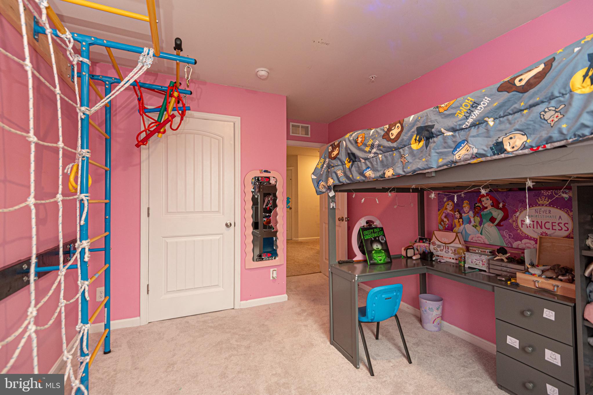 HUNTINGFIELDS - Residential