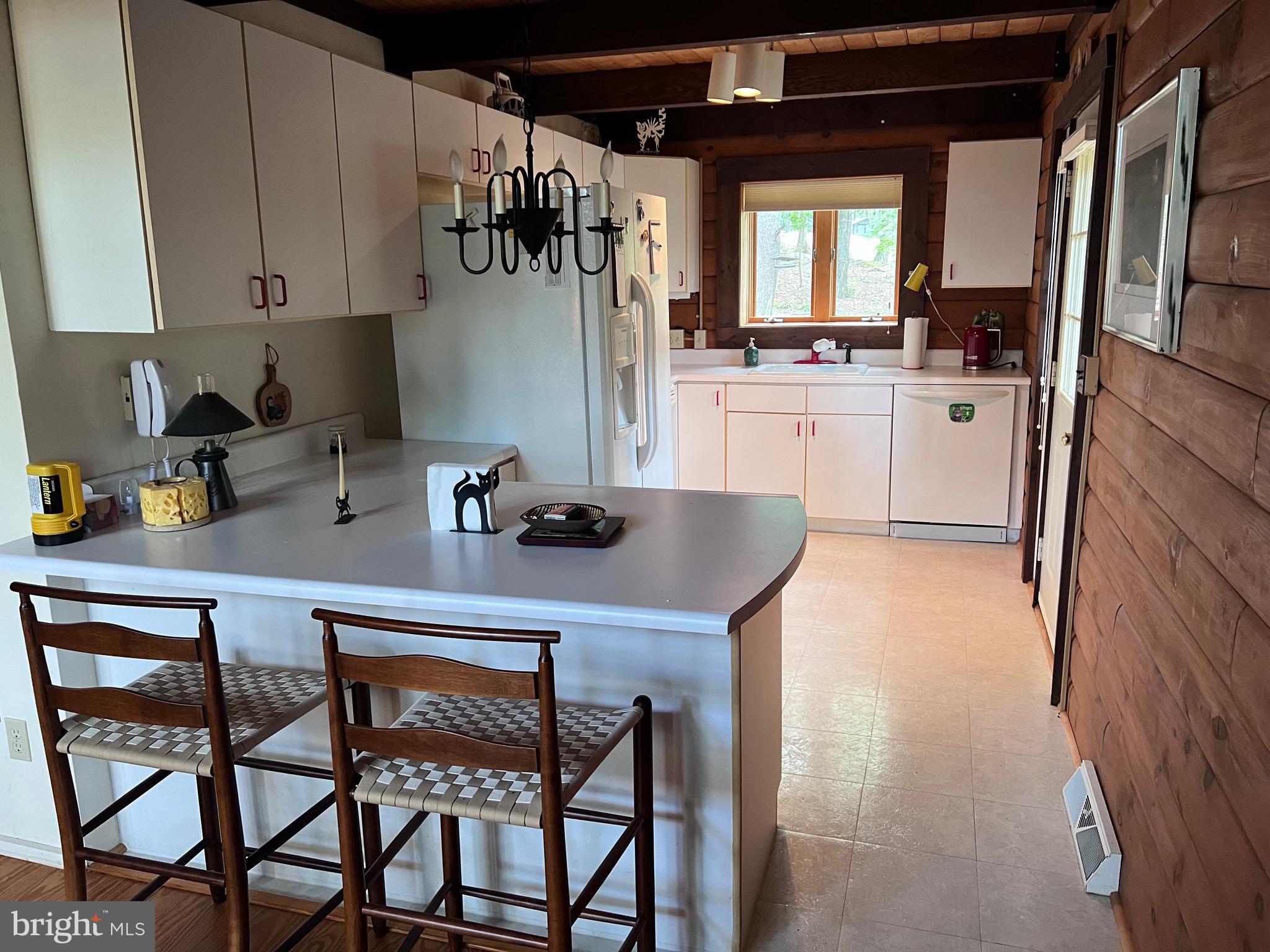 COLONIAL VILLAGE - Residential