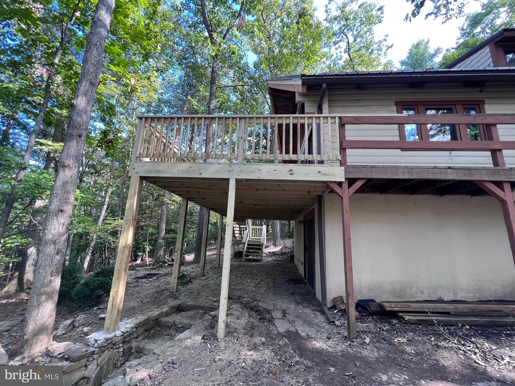 COLONIAL VILLAGE - Residential