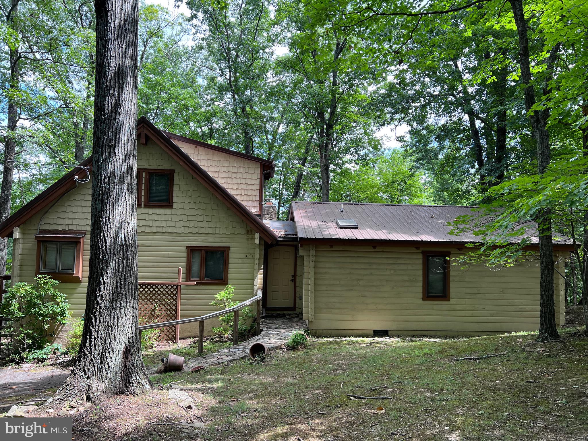 COLONIAL VILLAGE - Residential