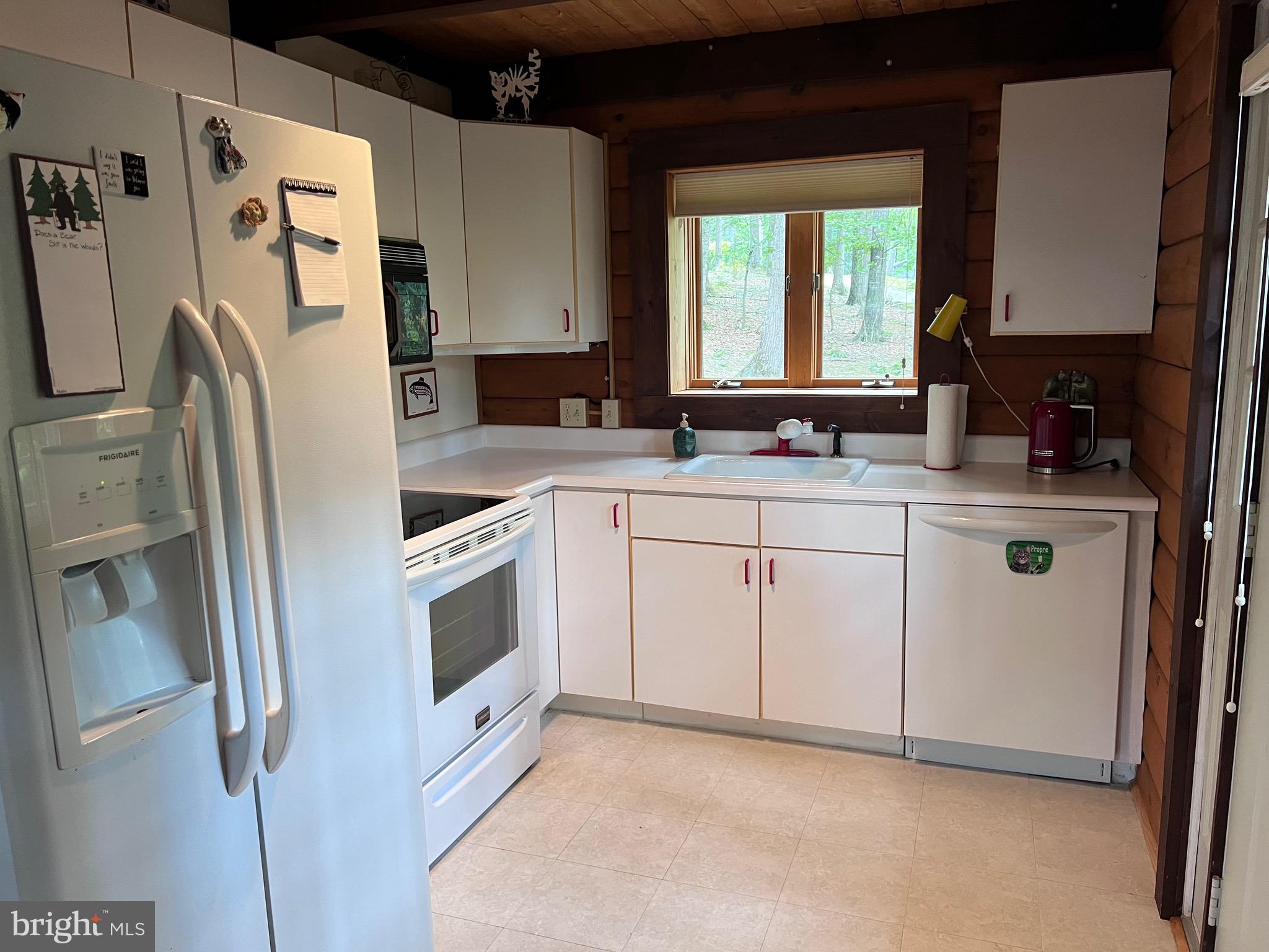 COLONIAL VILLAGE - Residential