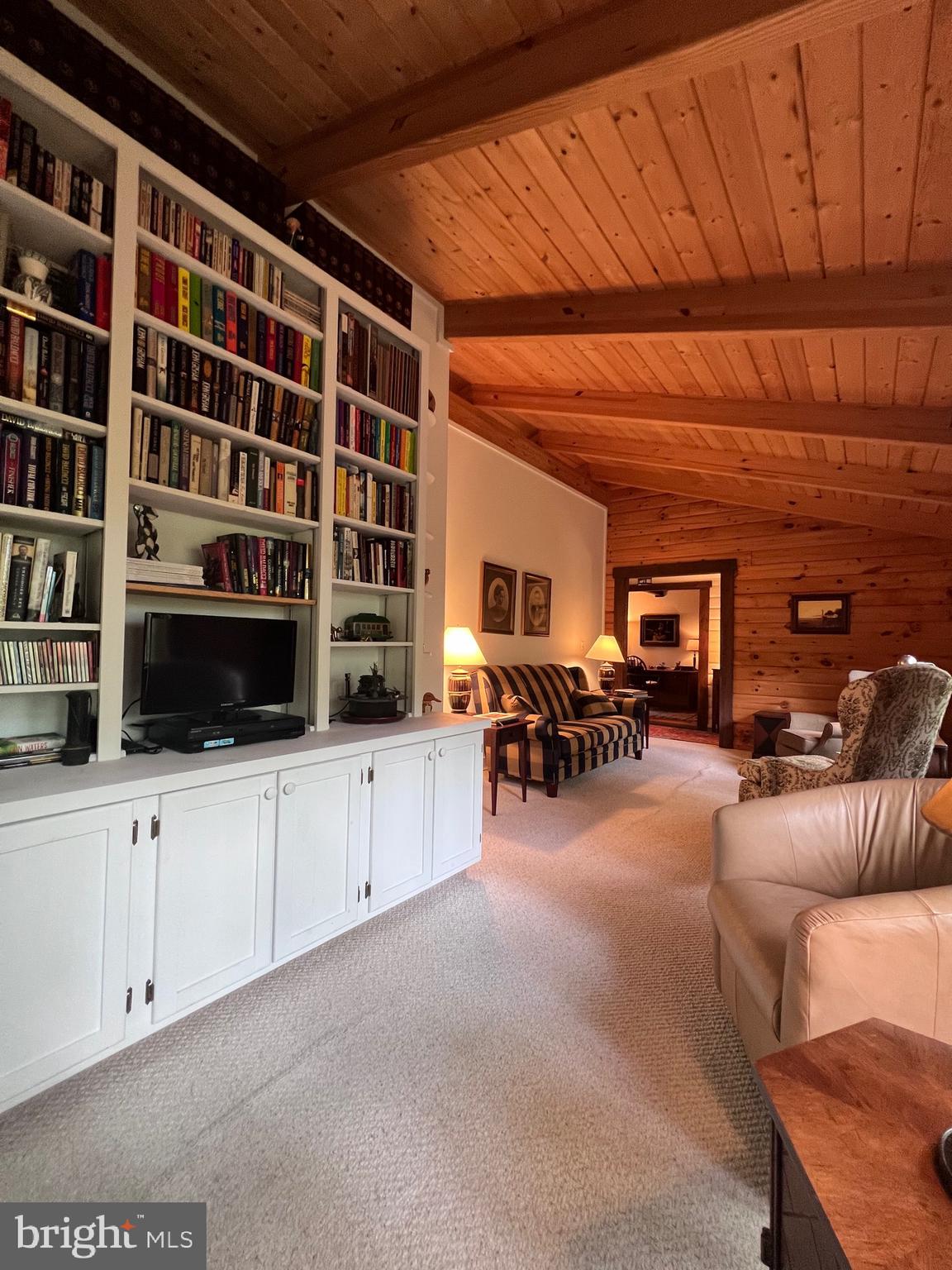 COLONIAL VILLAGE - Residential