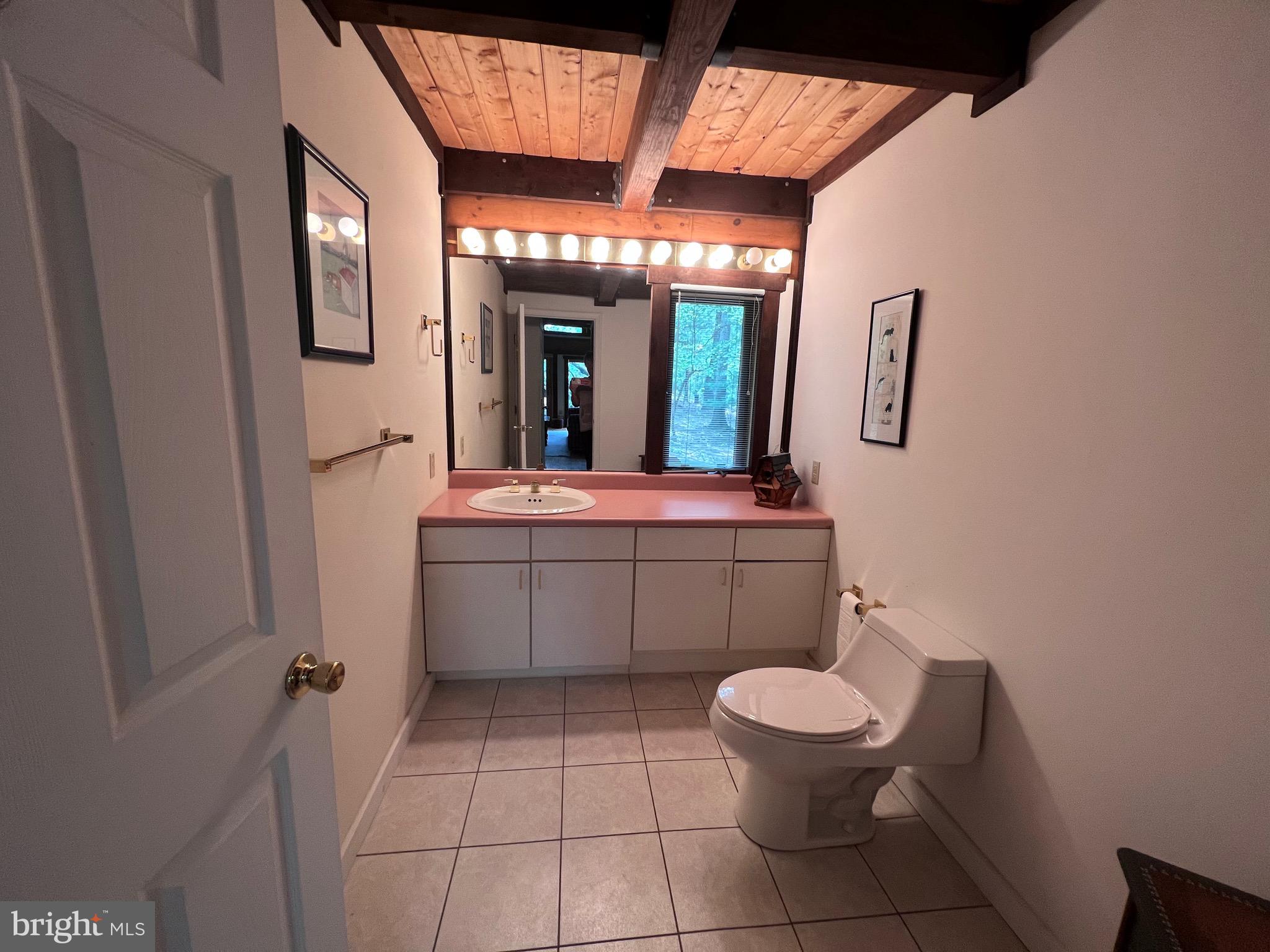 COLONIAL VILLAGE - Residential