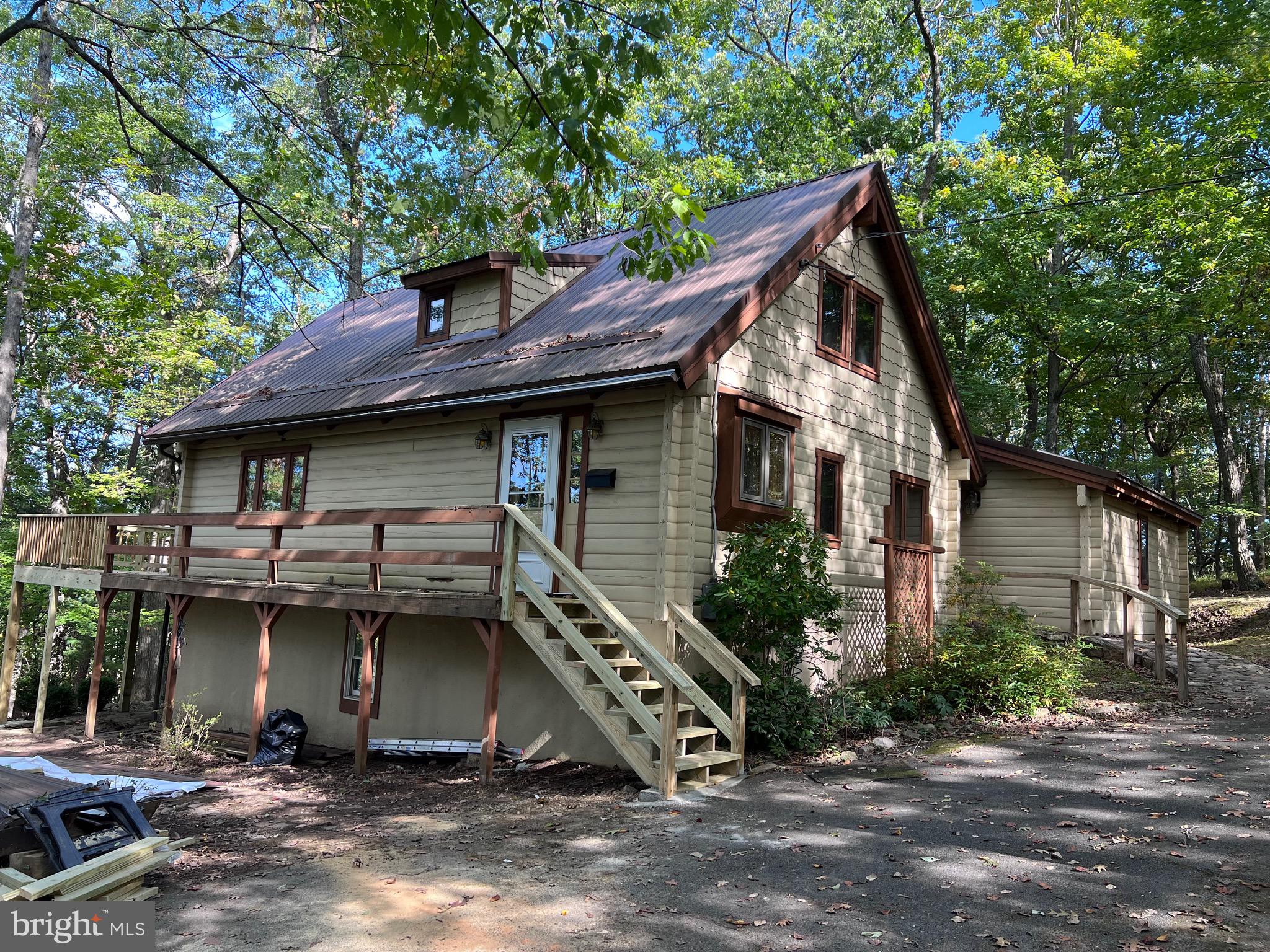 COLONIAL VILLAGE - Residential