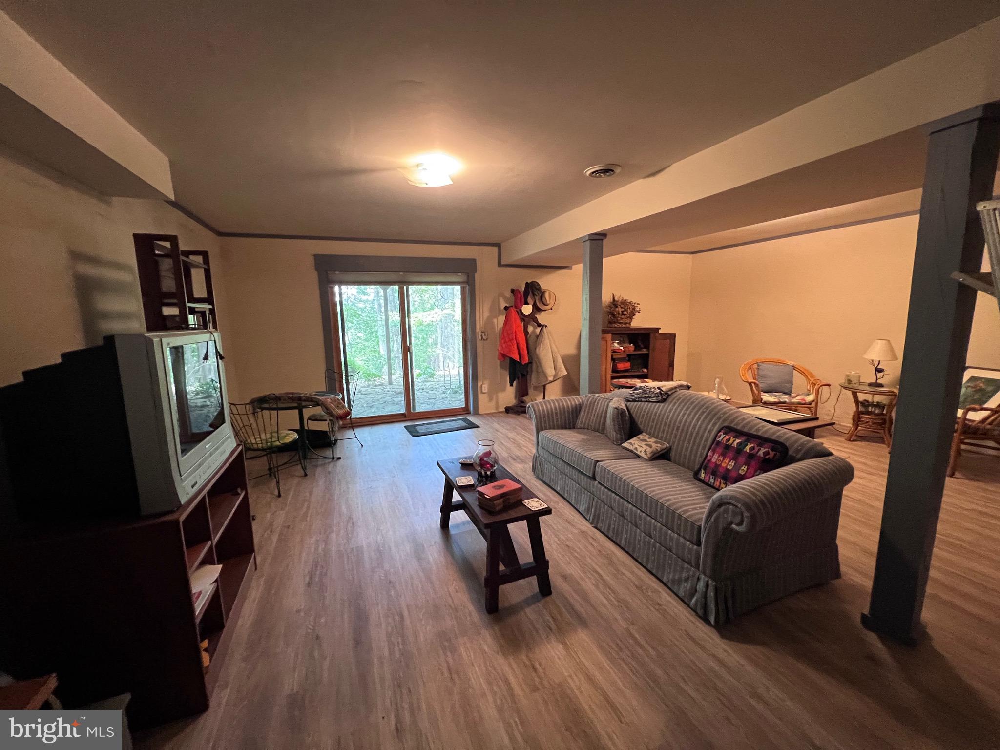 COLONIAL VILLAGE - Residential