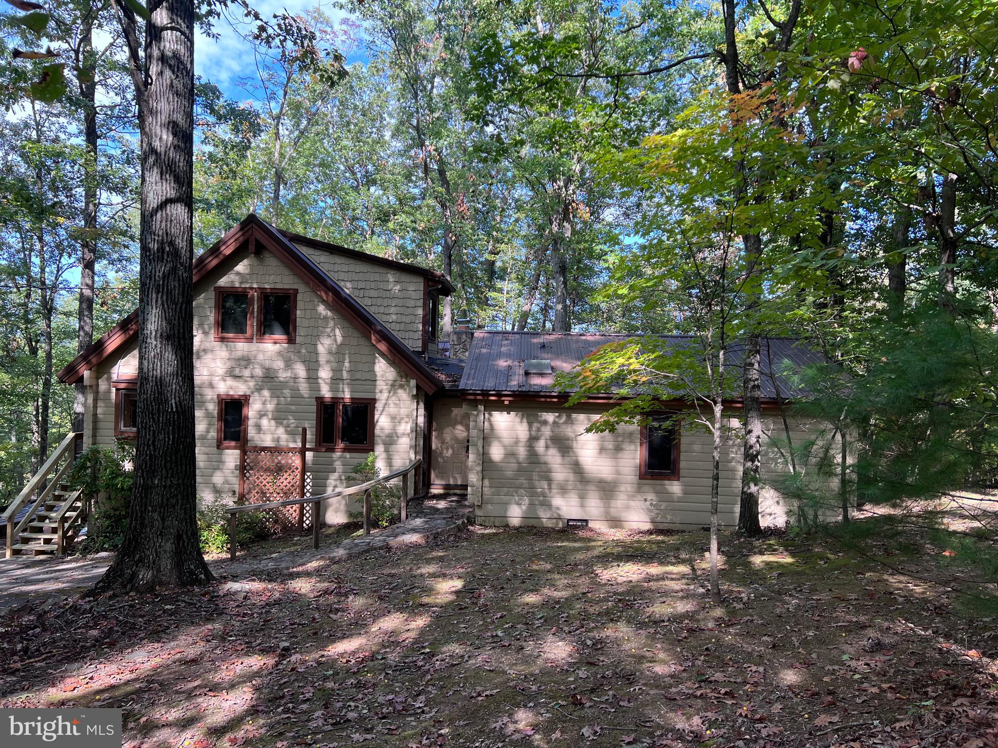 COLONIAL VILLAGE - Residential