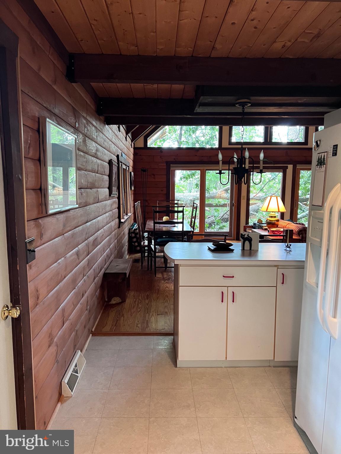 COLONIAL VILLAGE - Residential