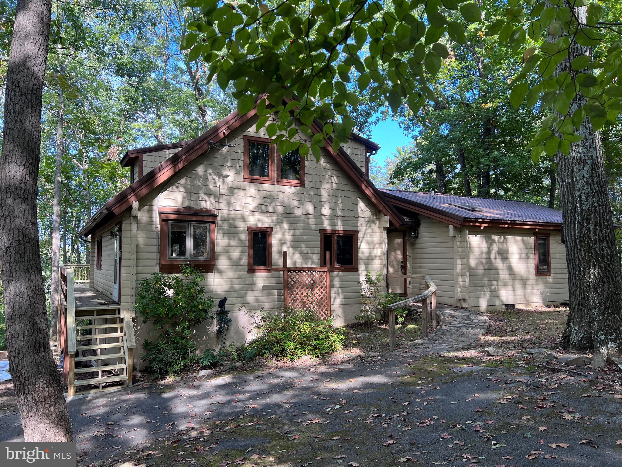 COLONIAL VILLAGE - Residential