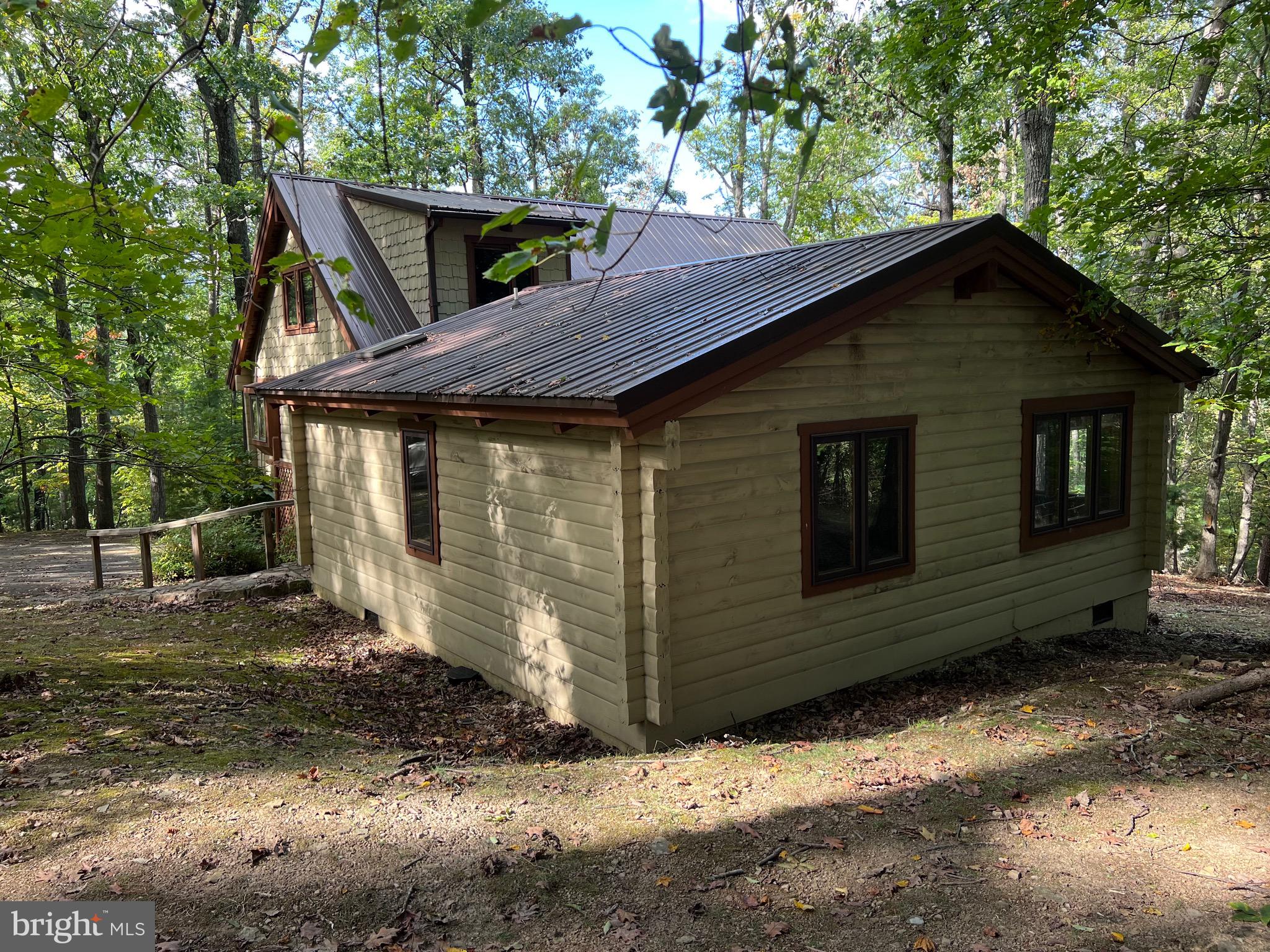 COLONIAL VILLAGE - Residential