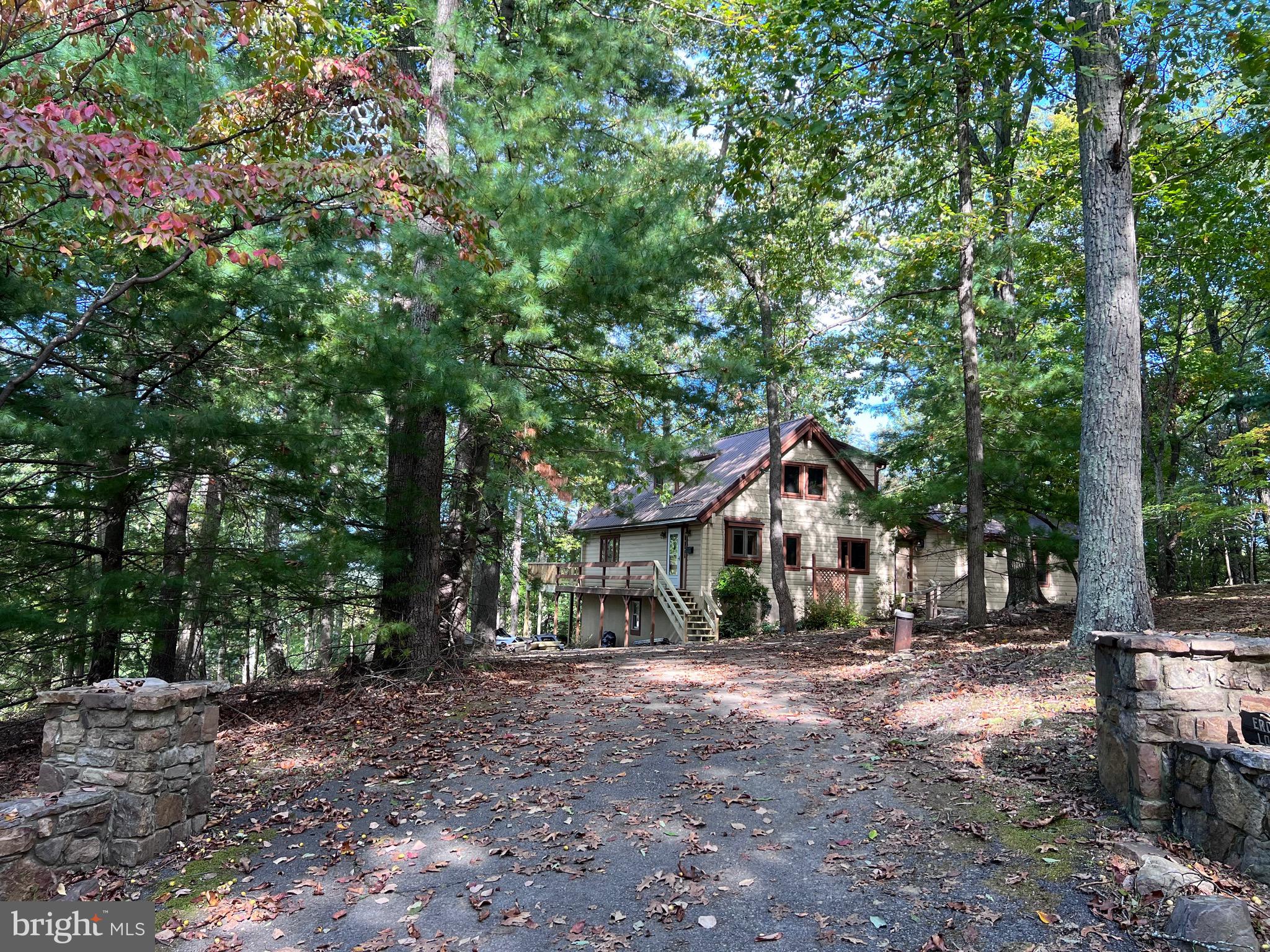 COLONIAL VILLAGE - Residential