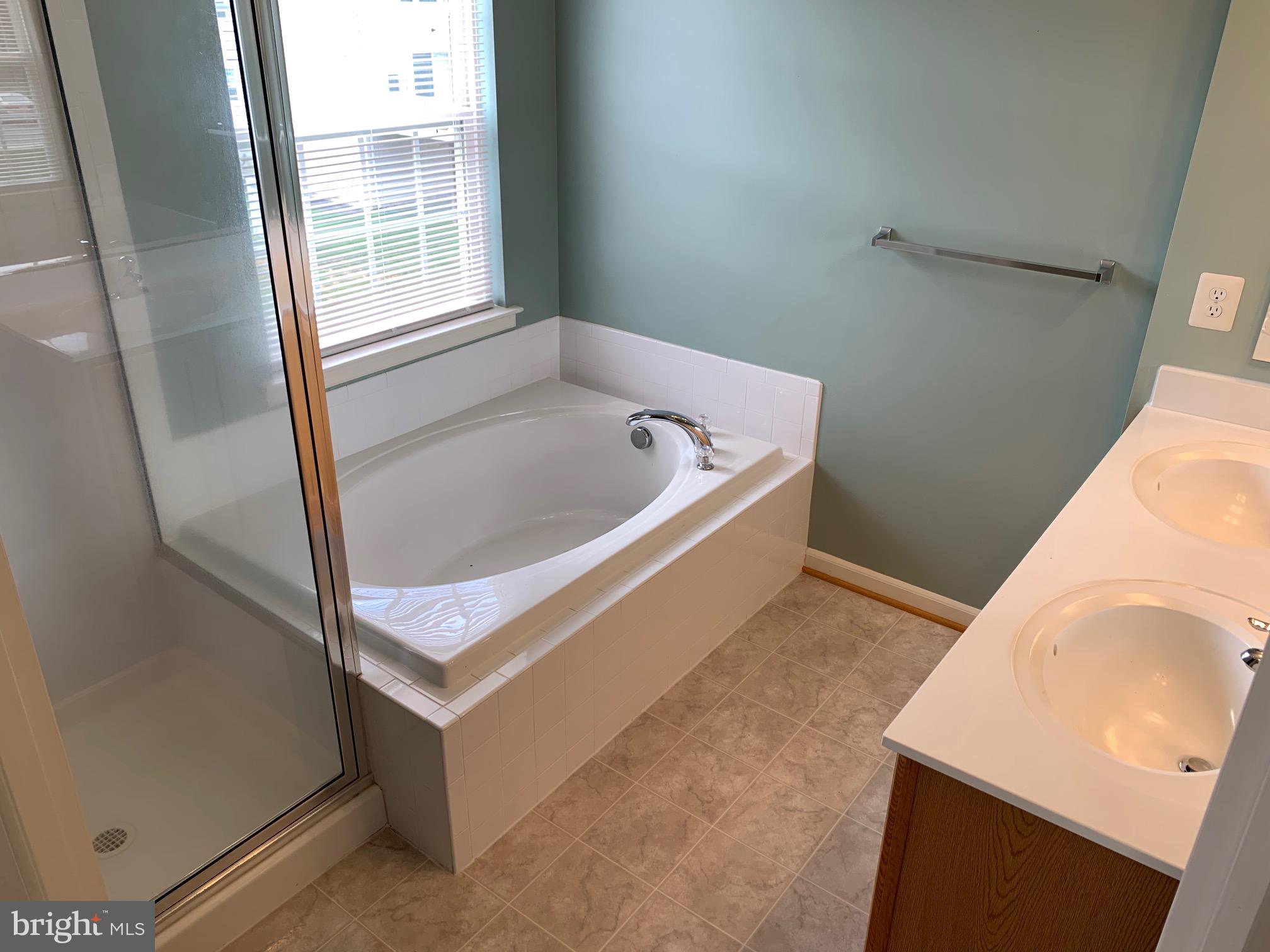 LAKELAND PLACE - Residential