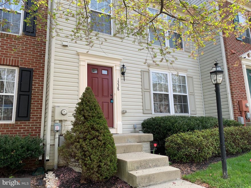 3 BR, 3 BA interior townhouse at the highly desirable Lakeland Place at Fairfax Crossing.  Fresh landscaping welcomes you into a newly painted home.  Hardwood floors on main level, carpet up and down.  Master bedroom suite with vaulted ceiling, walk-in closet and full private bath with shower/tub.  Basement is 3/4 finished with a full bath.  Launder in lower level.  New heat pump in 2017.  Turn key...immaculate & ready for your occupancy.