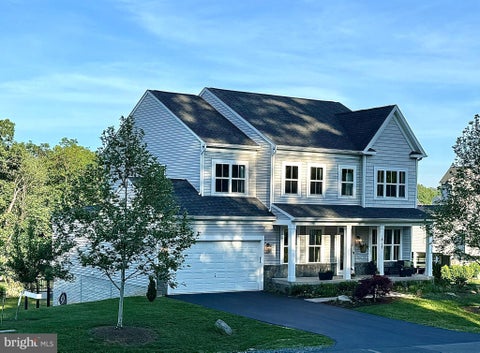 Homes For Sale - 18120 Ridgewood Place<br/> ROUND HILL, VA 20141
