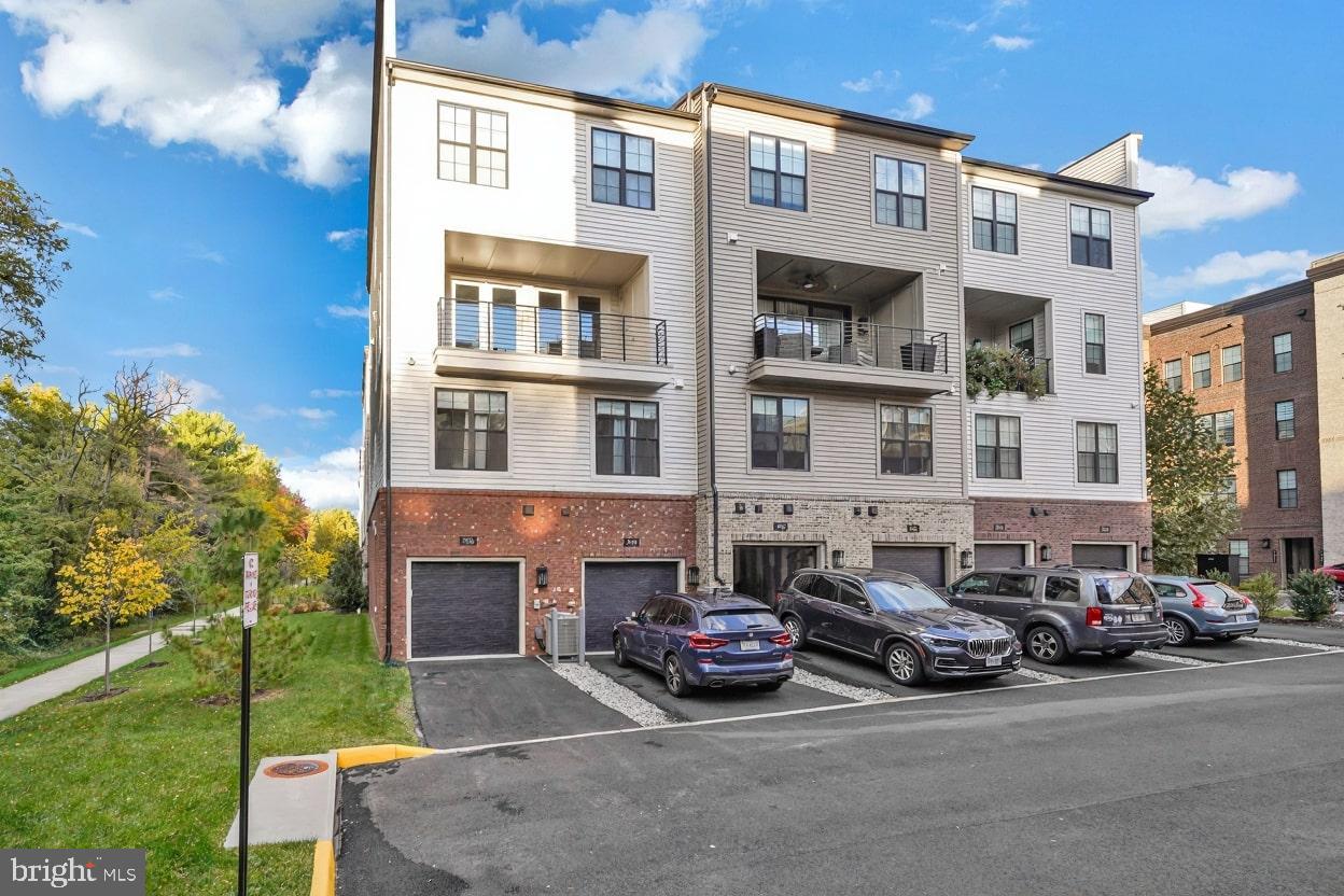 UNION PARK AT MCLEAN - Residential Lease