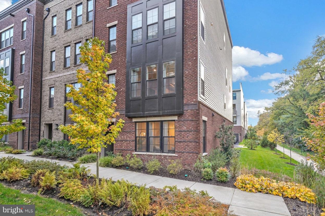 UNION PARK AT MCLEAN - Residential Lease