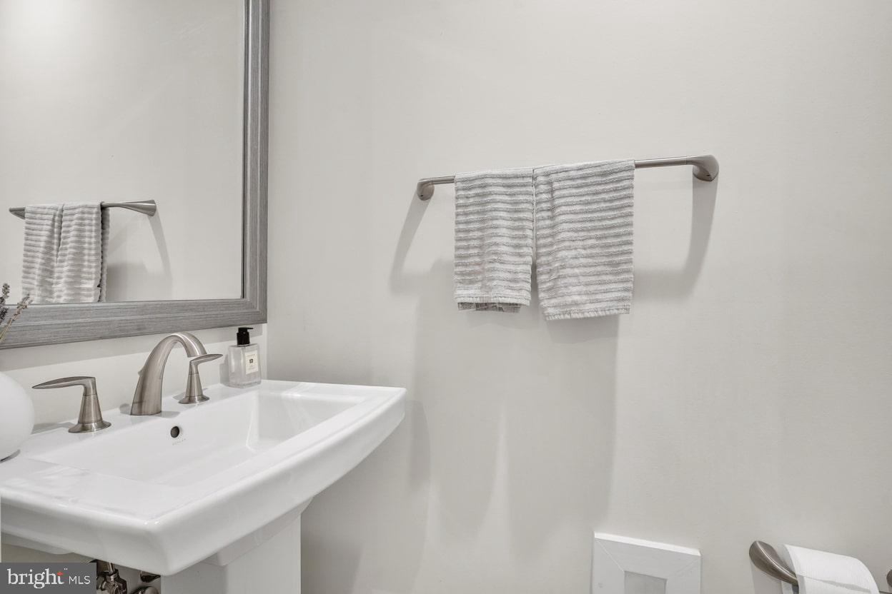 UNION PARK AT MCLEAN - Residential Lease