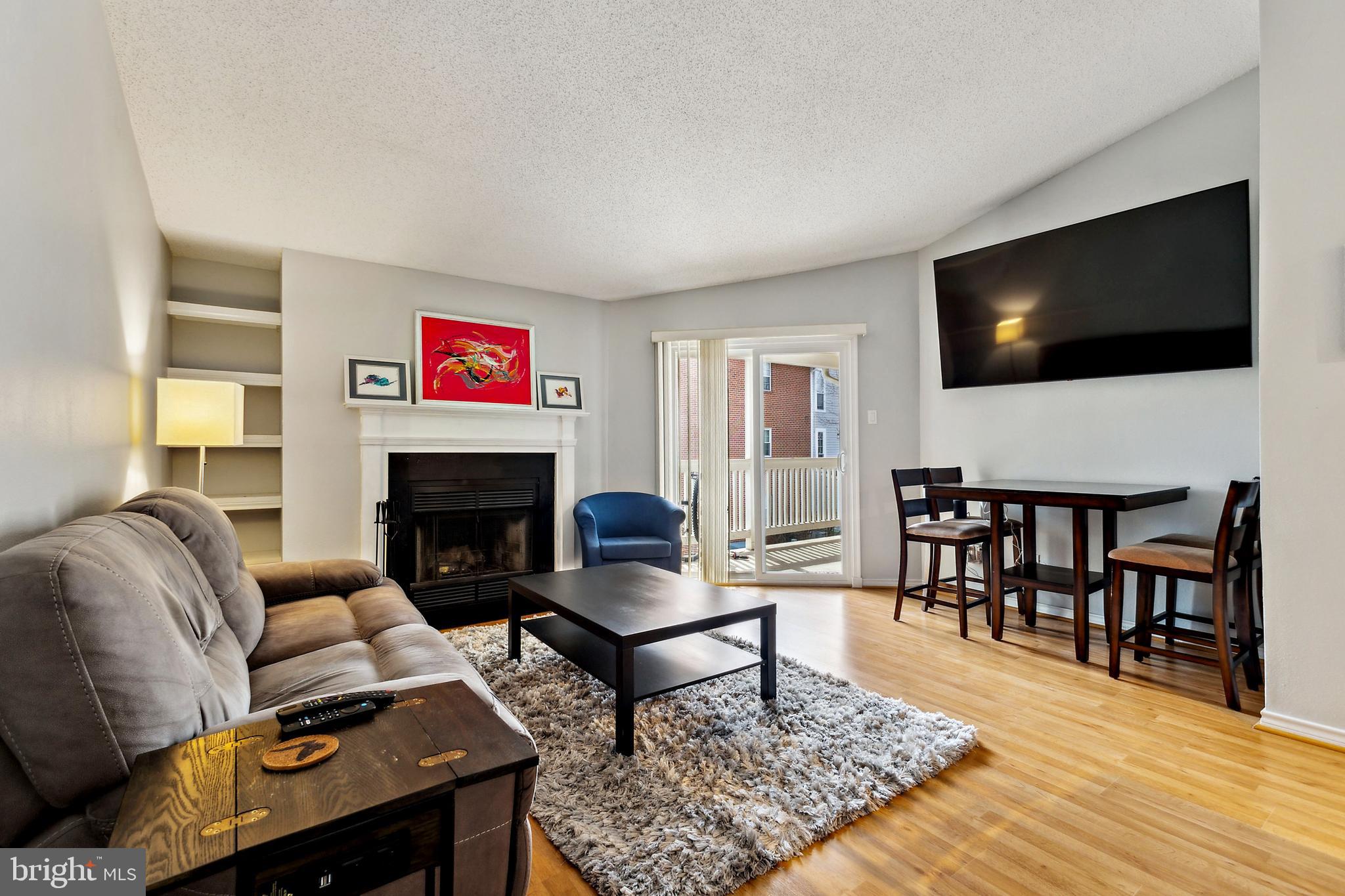1533 LINCOLN WAY 303A
