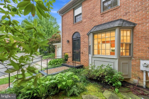 Townhouse For Sale - 6603 Weymouth Ct Ct<br/> BALTIMORE, MD 21212