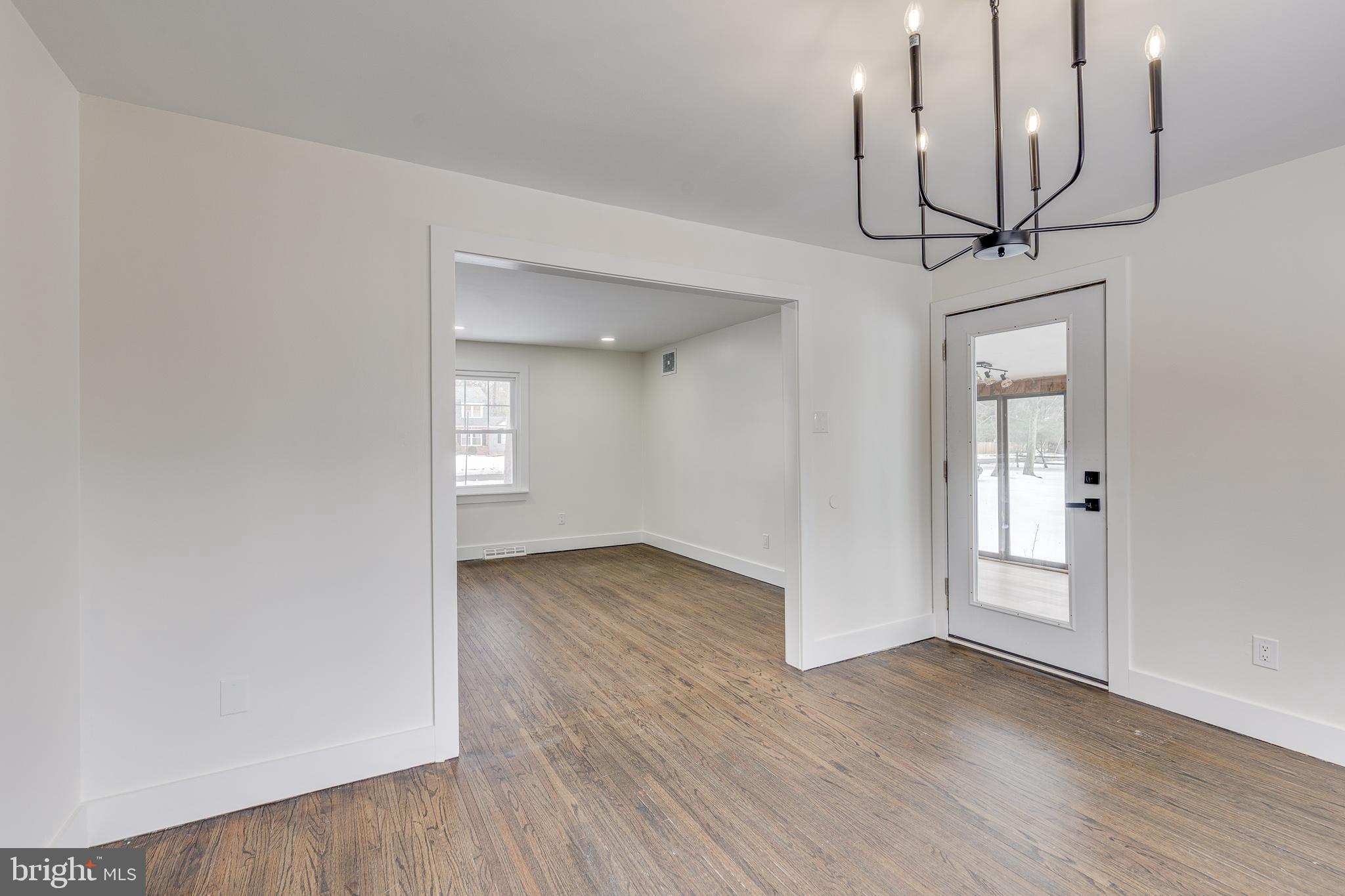 WHISPERING WOODS - Residential