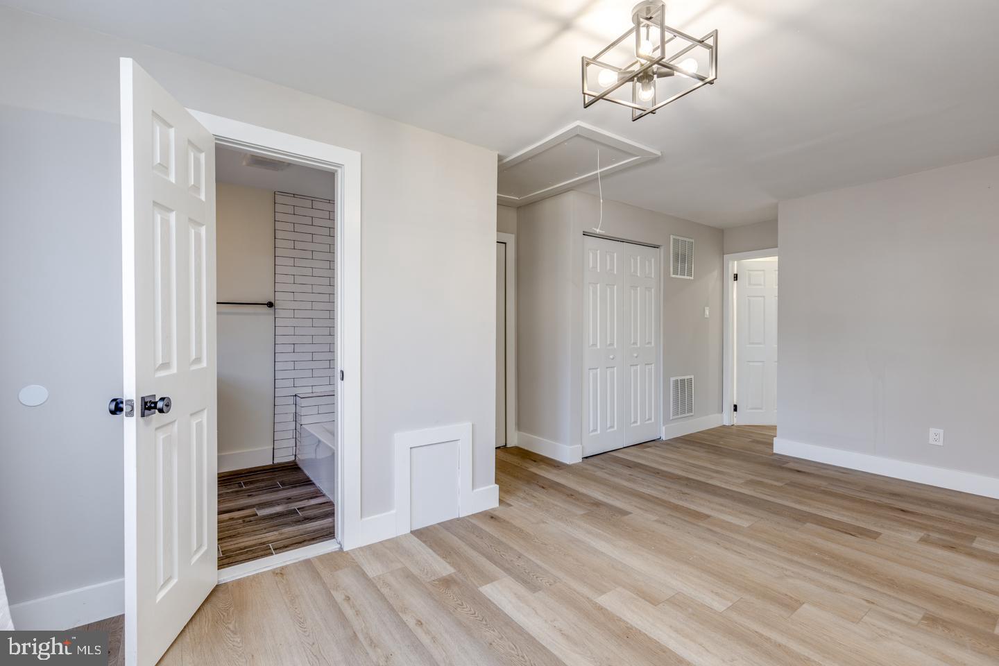 WHISPERING WOODS - Residential