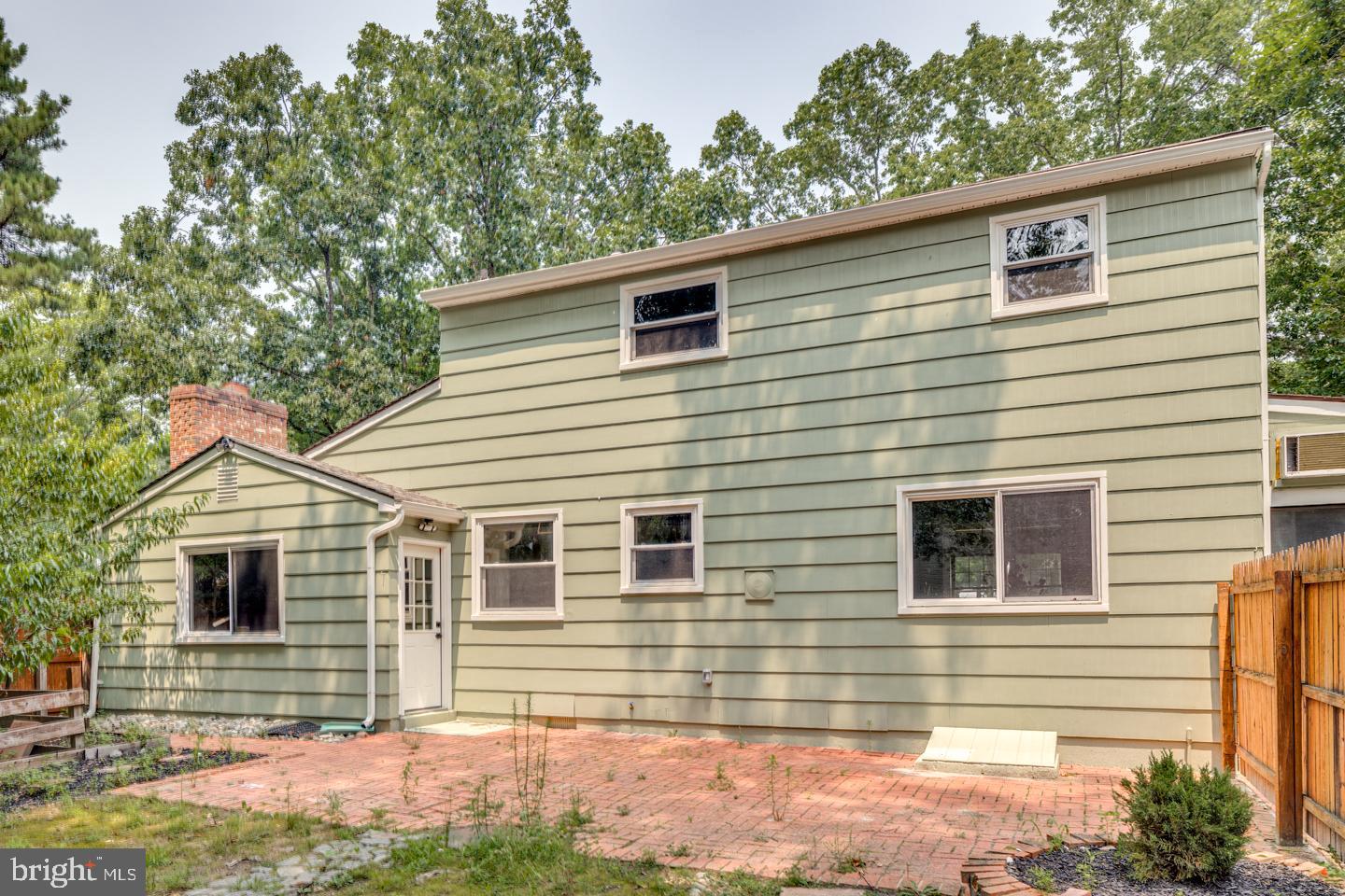 WHISPERING WOODS - Residential