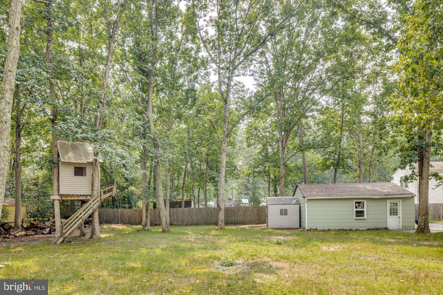 WHISPERING WOODS - Residential