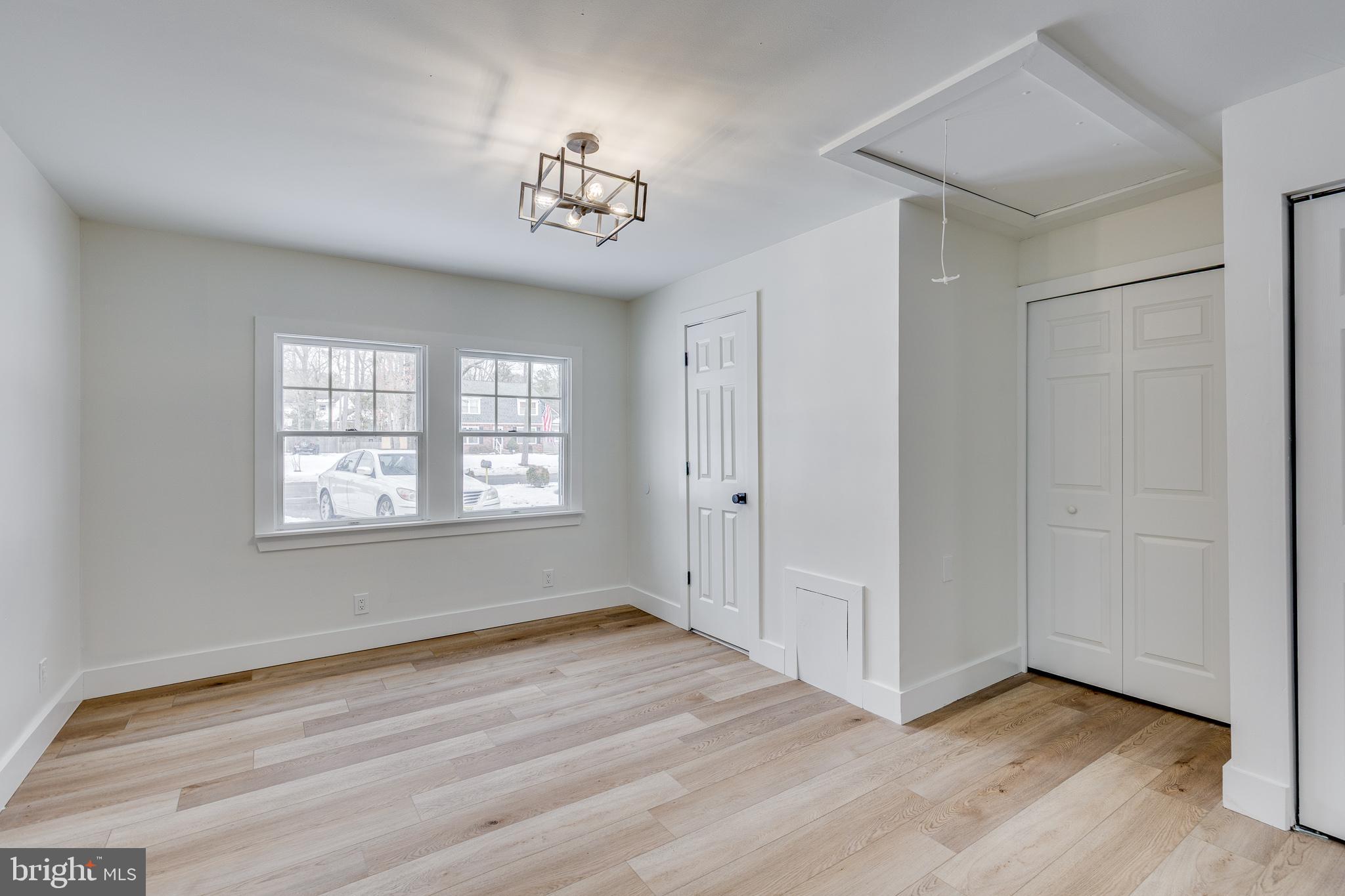 WHISPERING WOODS - Residential