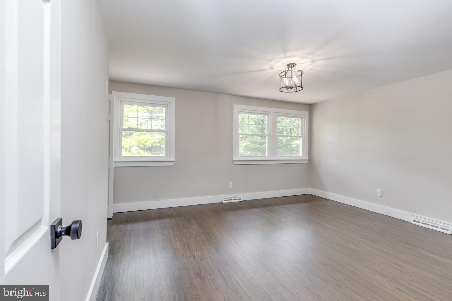 WHISPERING WOODS - Residential