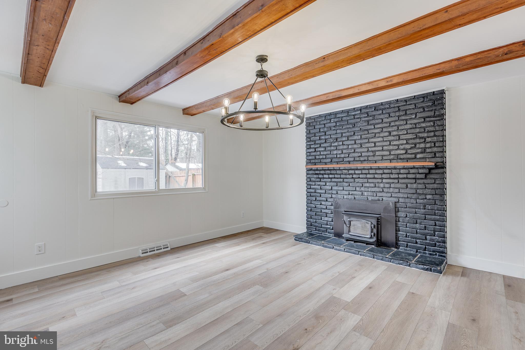 WHISPERING WOODS - Residential