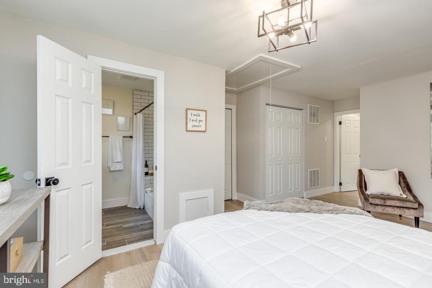 WHISPERING WOODS - Residential