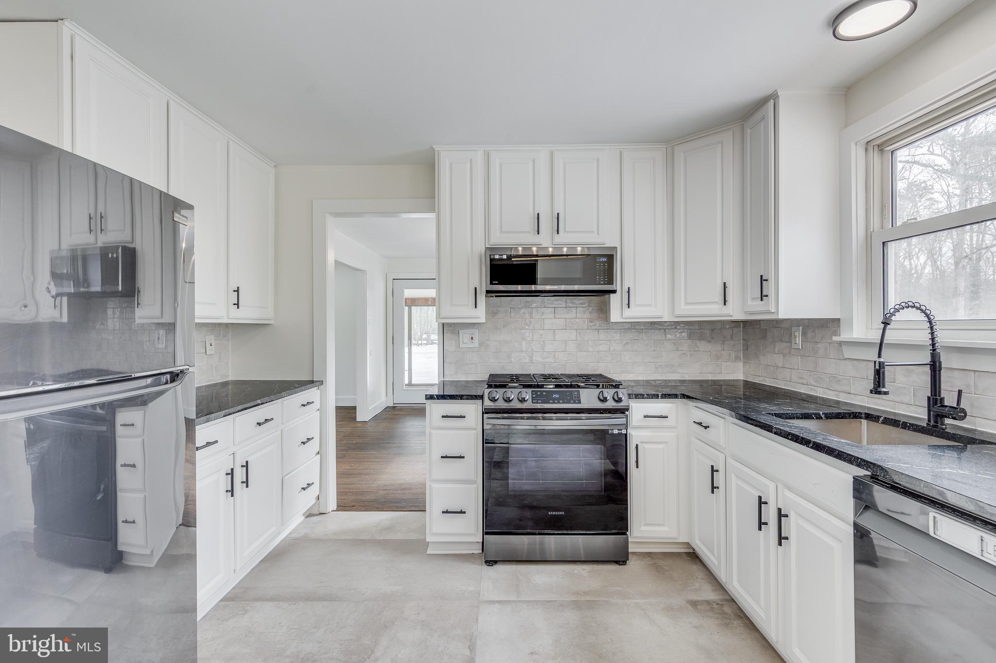 WHISPERING WOODS - Residential