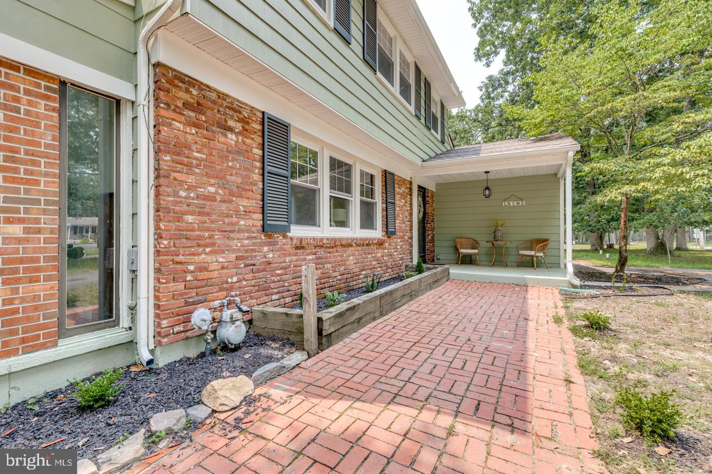 WHISPERING WOODS - Residential