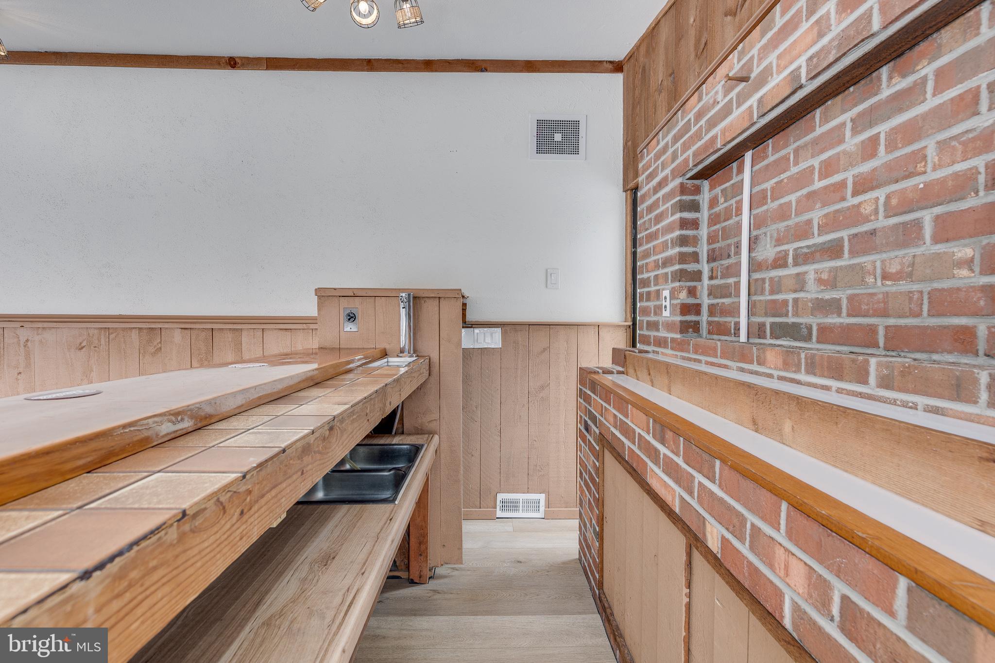 WHISPERING WOODS - Residential