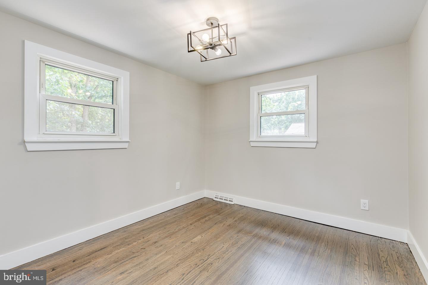 WHISPERING WOODS - Residential