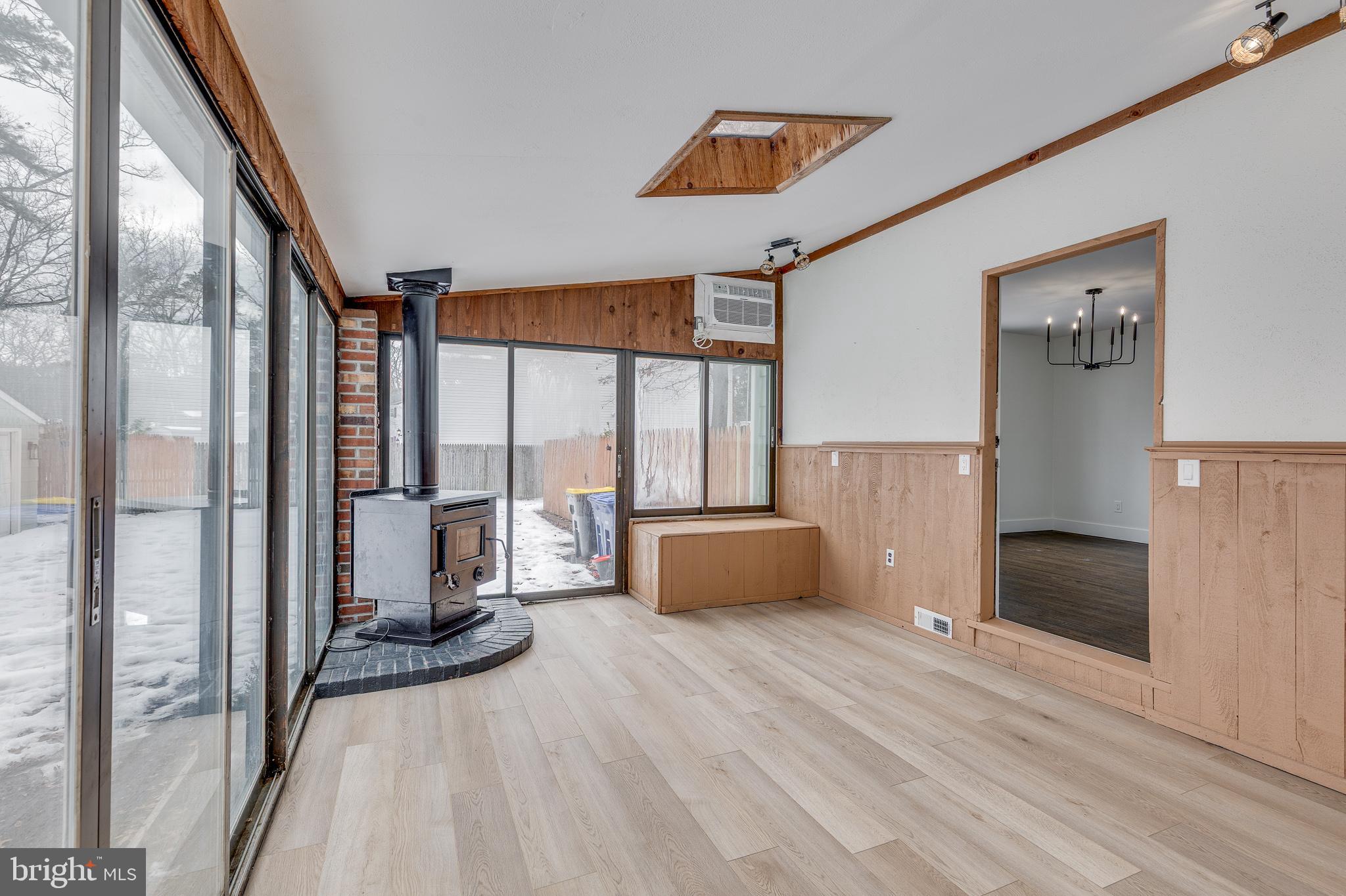 WHISPERING WOODS - Residential