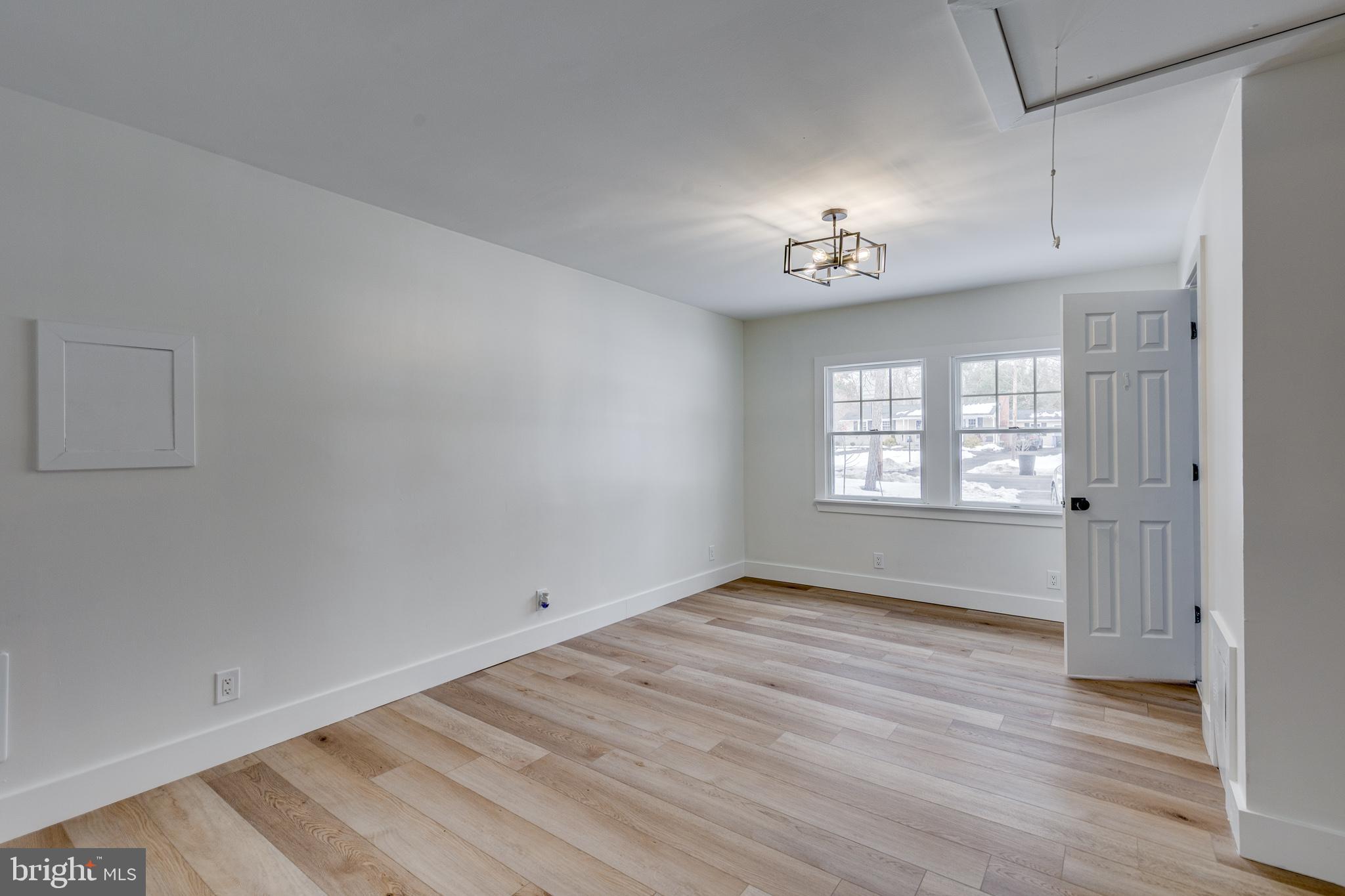 WHISPERING WOODS - Residential