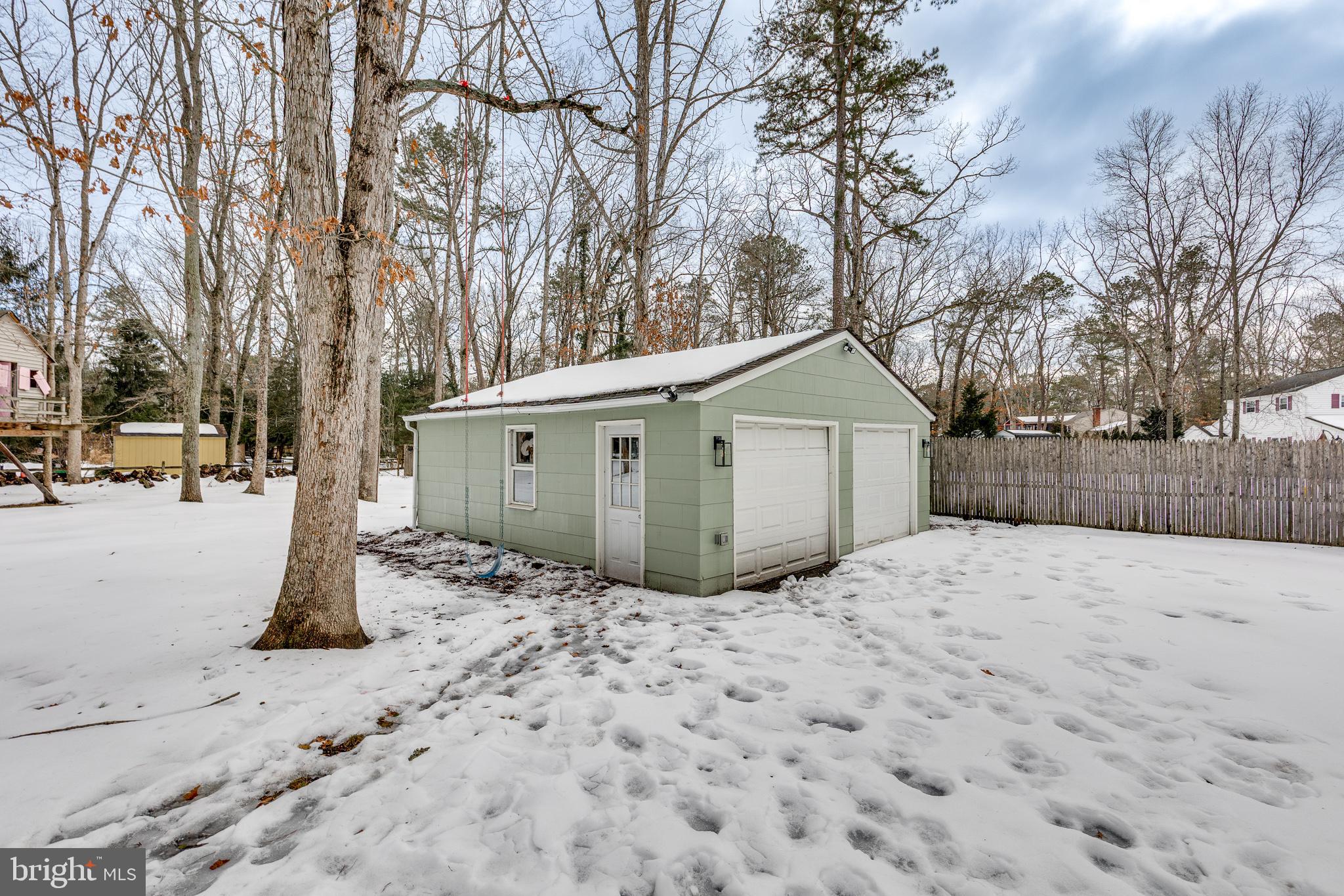 WHISPERING WOODS - Residential