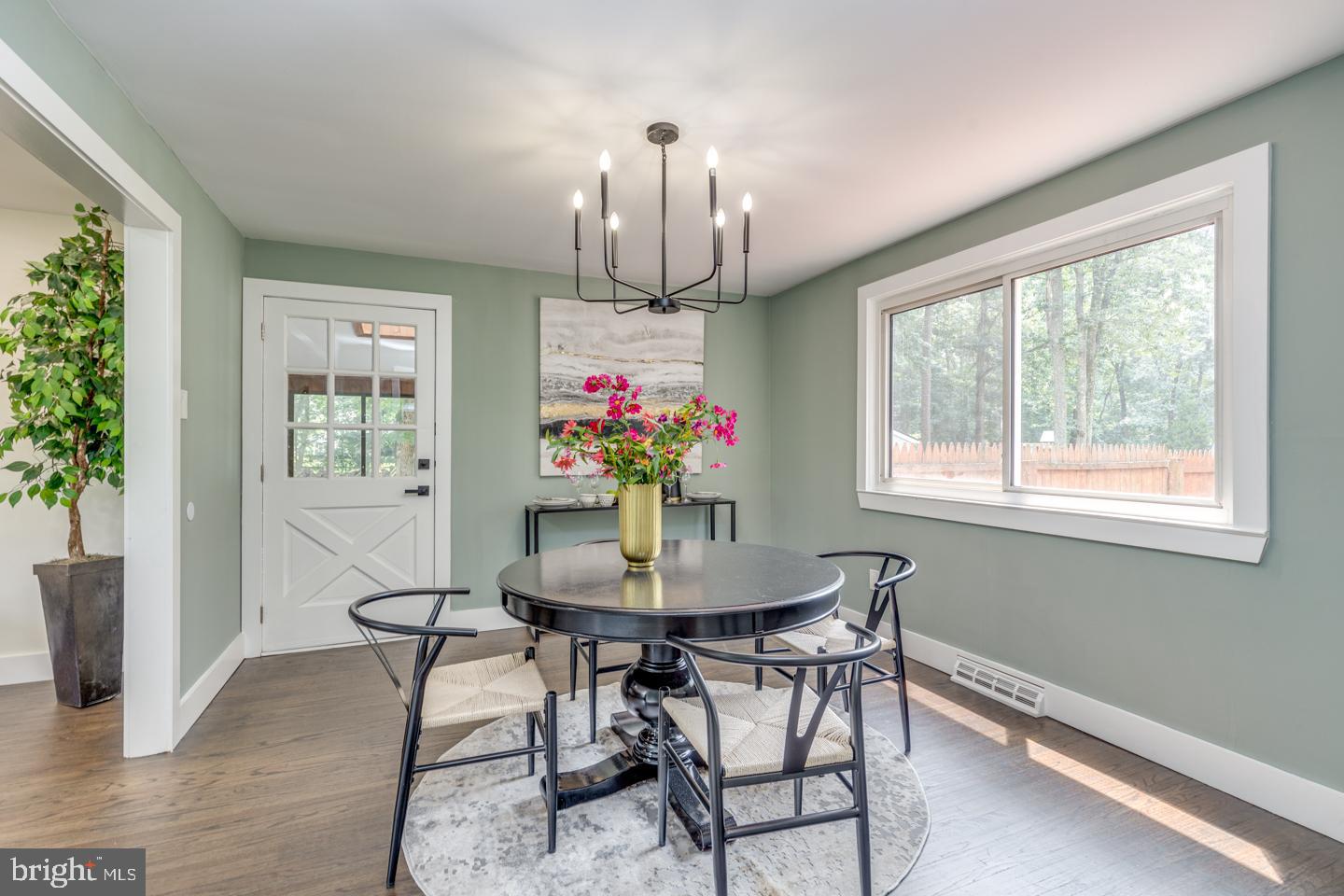 WHISPERING WOODS - Residential