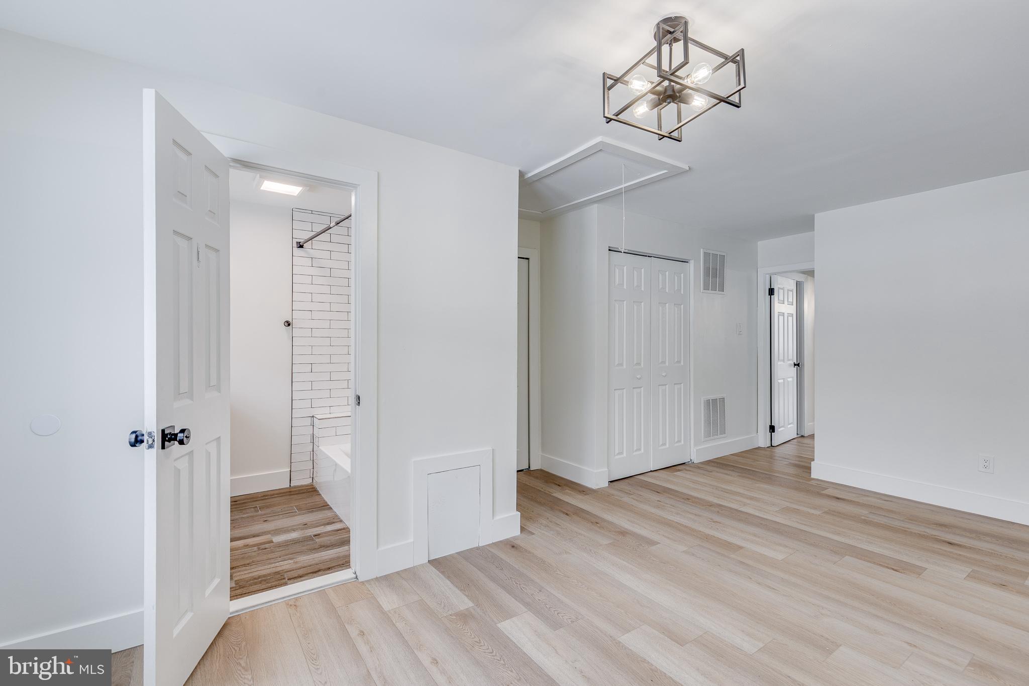 WHISPERING WOODS - Residential