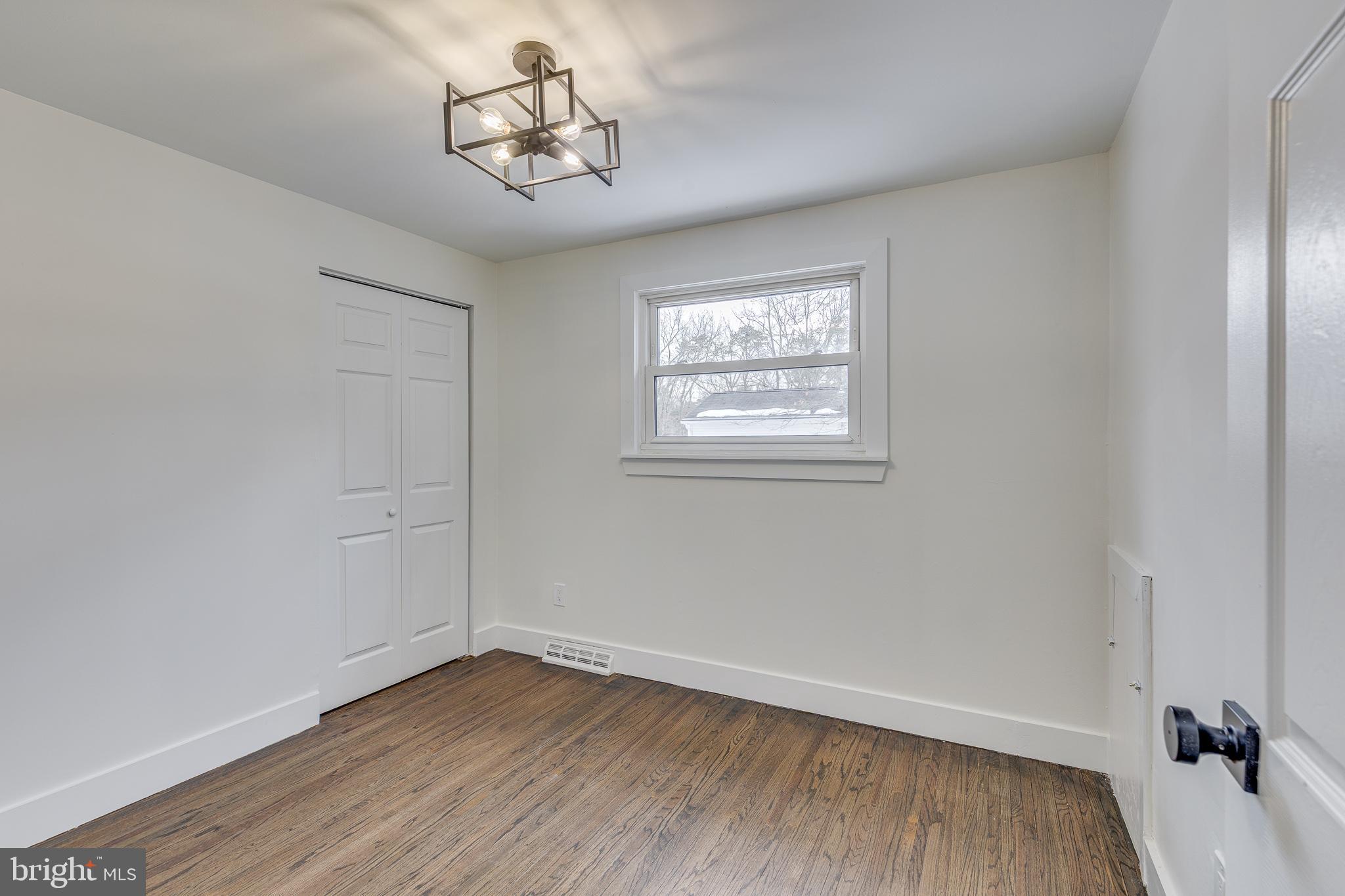 WHISPERING WOODS - Residential