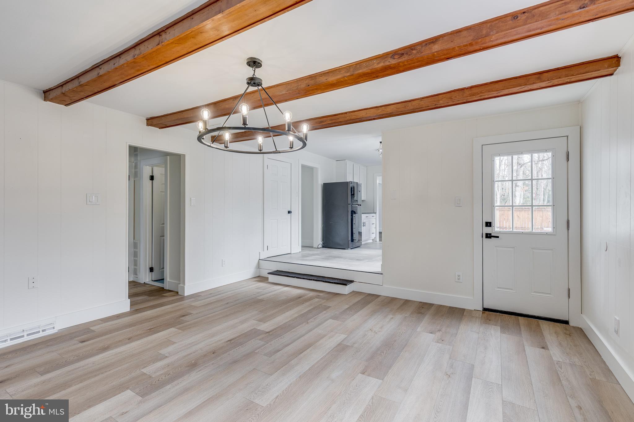 WHISPERING WOODS - Residential