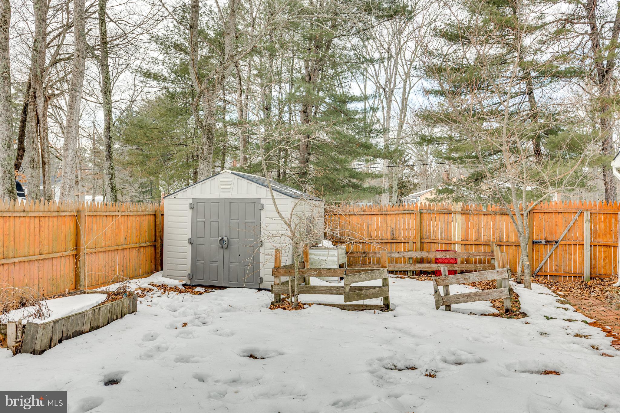 WHISPERING WOODS - Residential