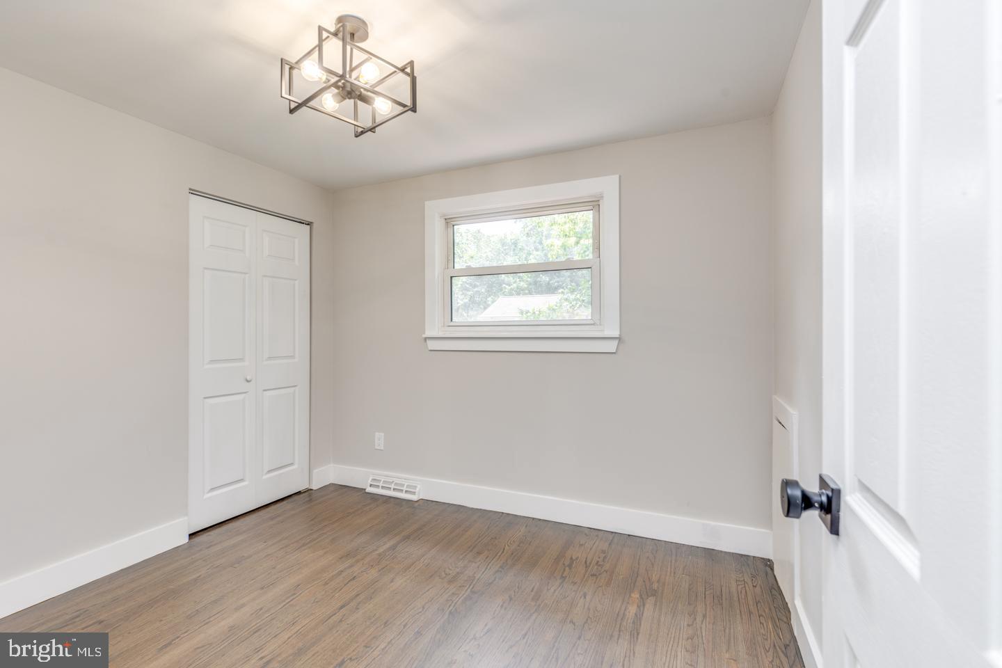 WHISPERING WOODS - Residential