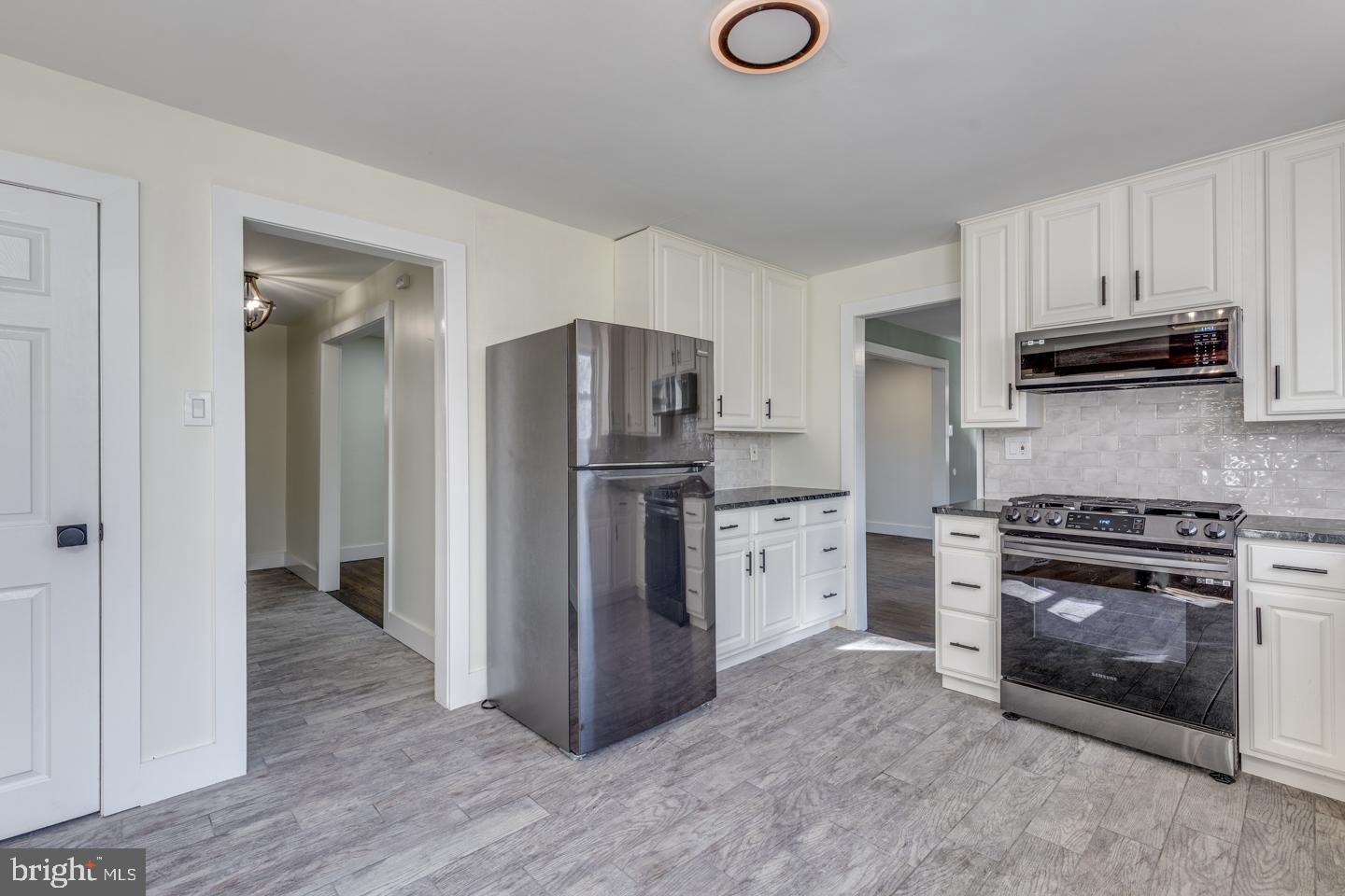 WHISPERING WOODS - Residential