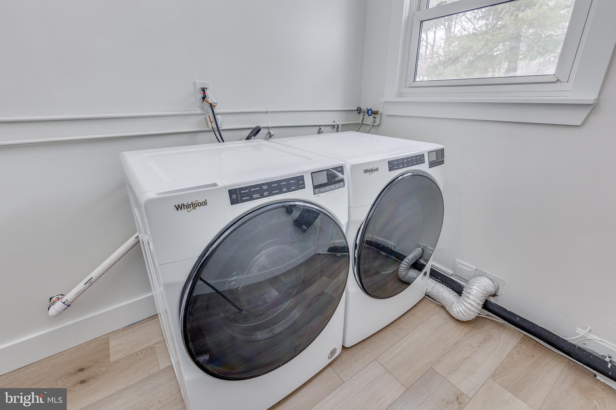 WHISPERING WOODS - Residential