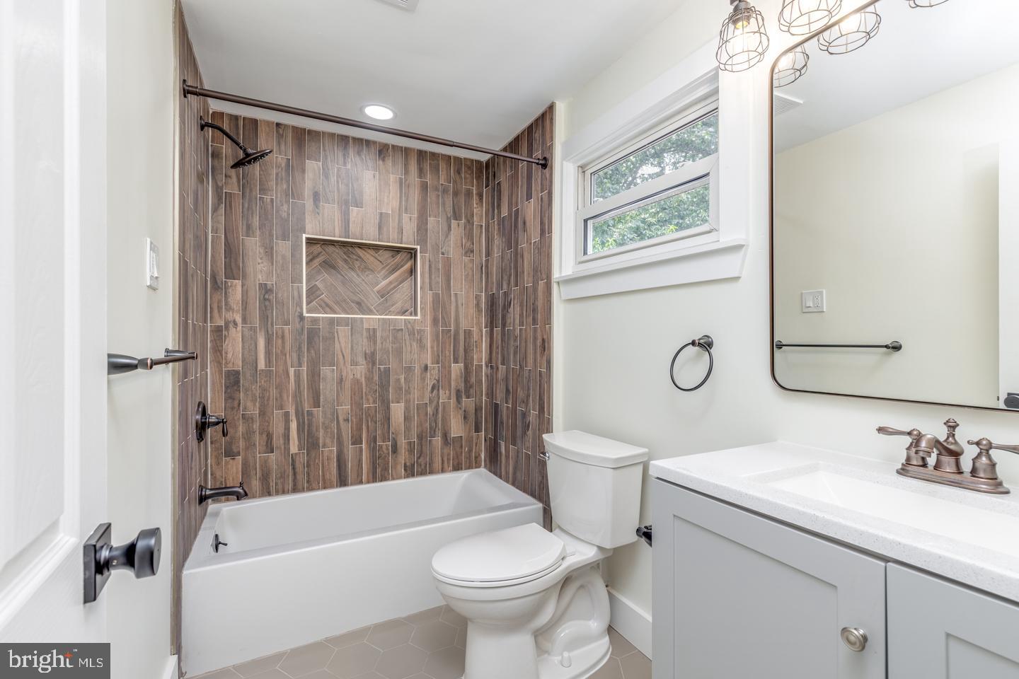 WHISPERING WOODS - Residential