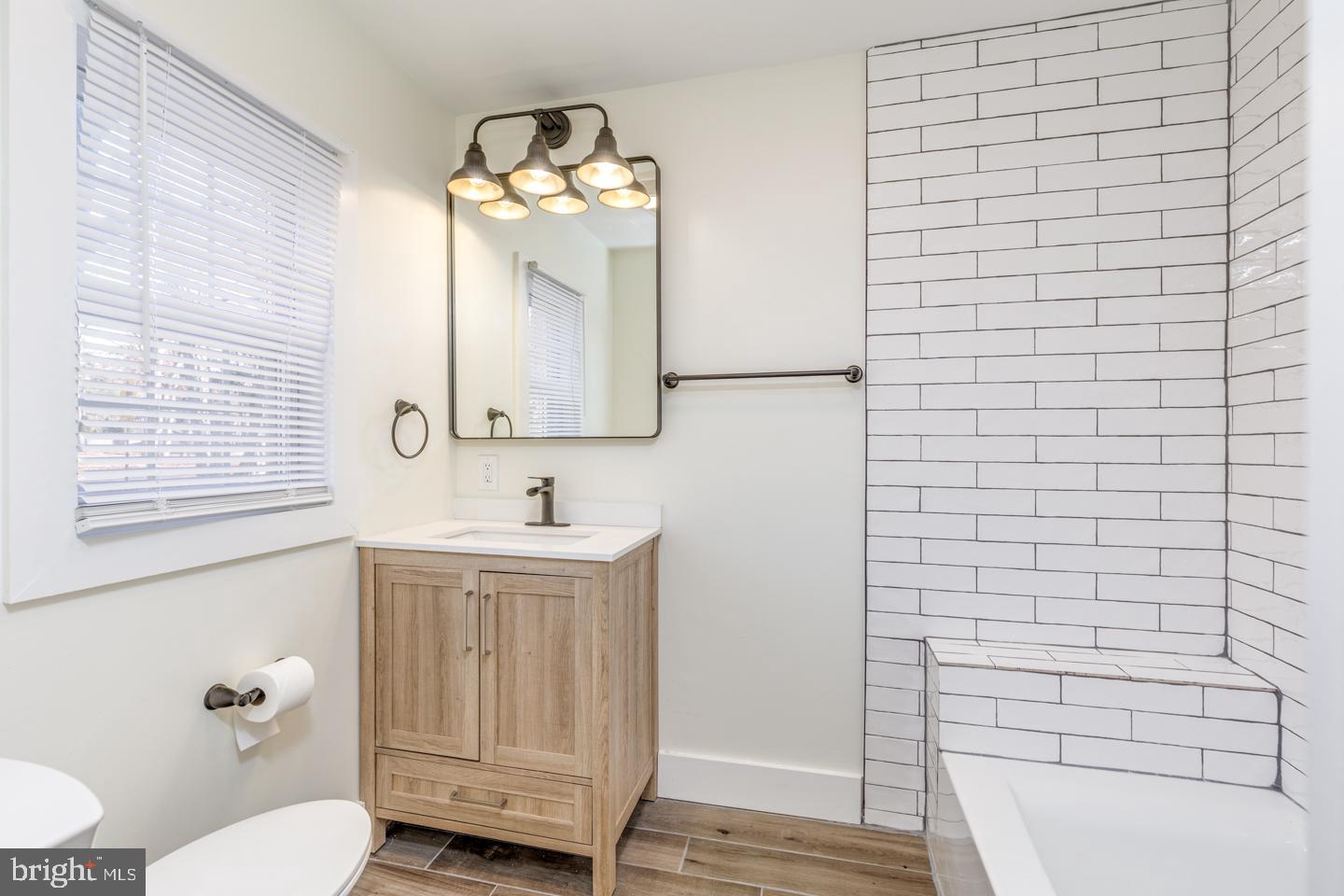 WHISPERING WOODS - Residential