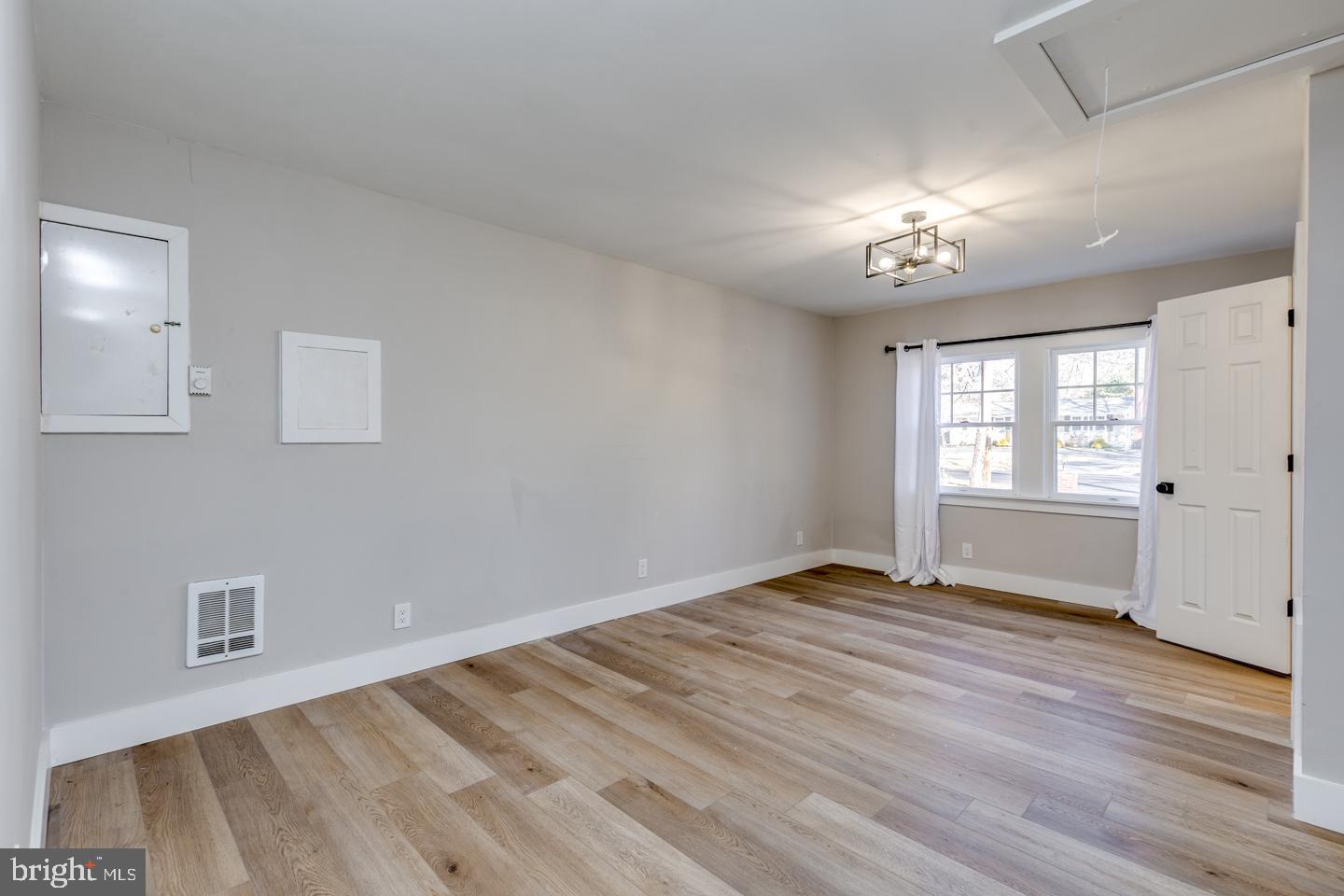 WHISPERING WOODS - Residential