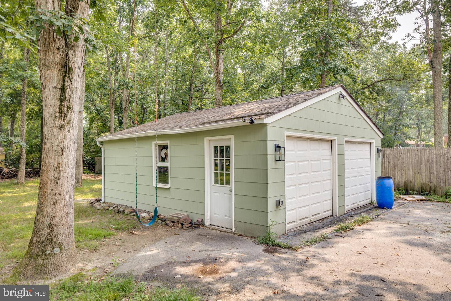 WHISPERING WOODS - Residential